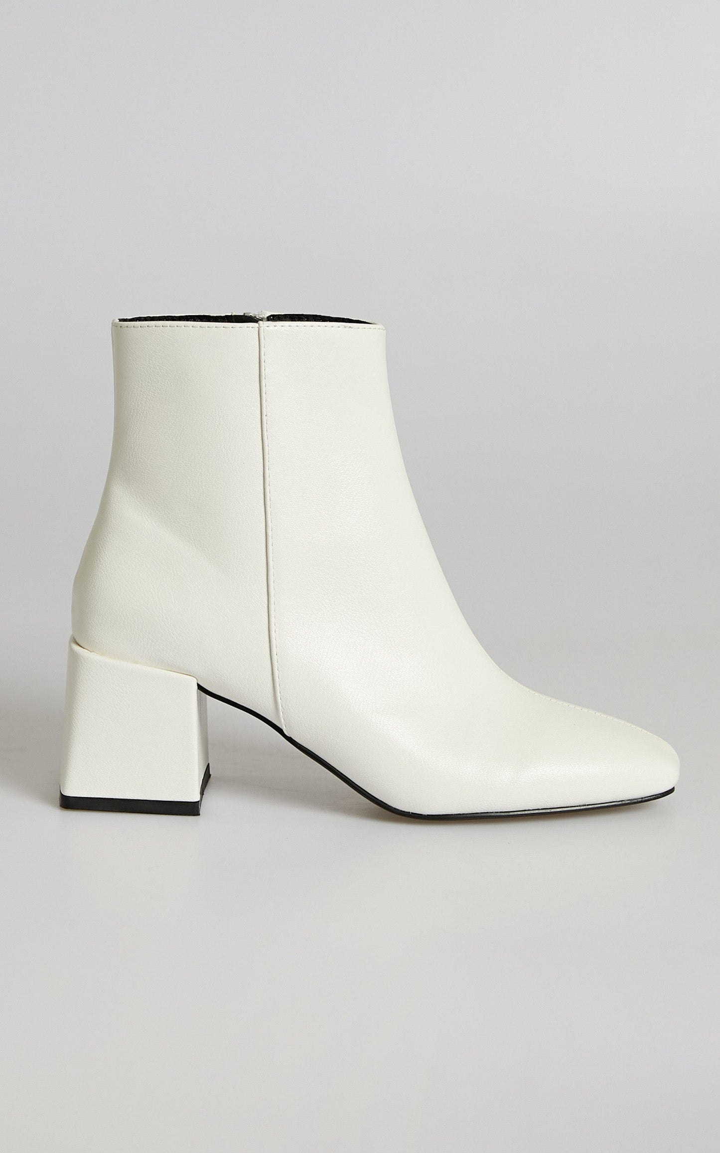 Therapy - Cole Boots in White