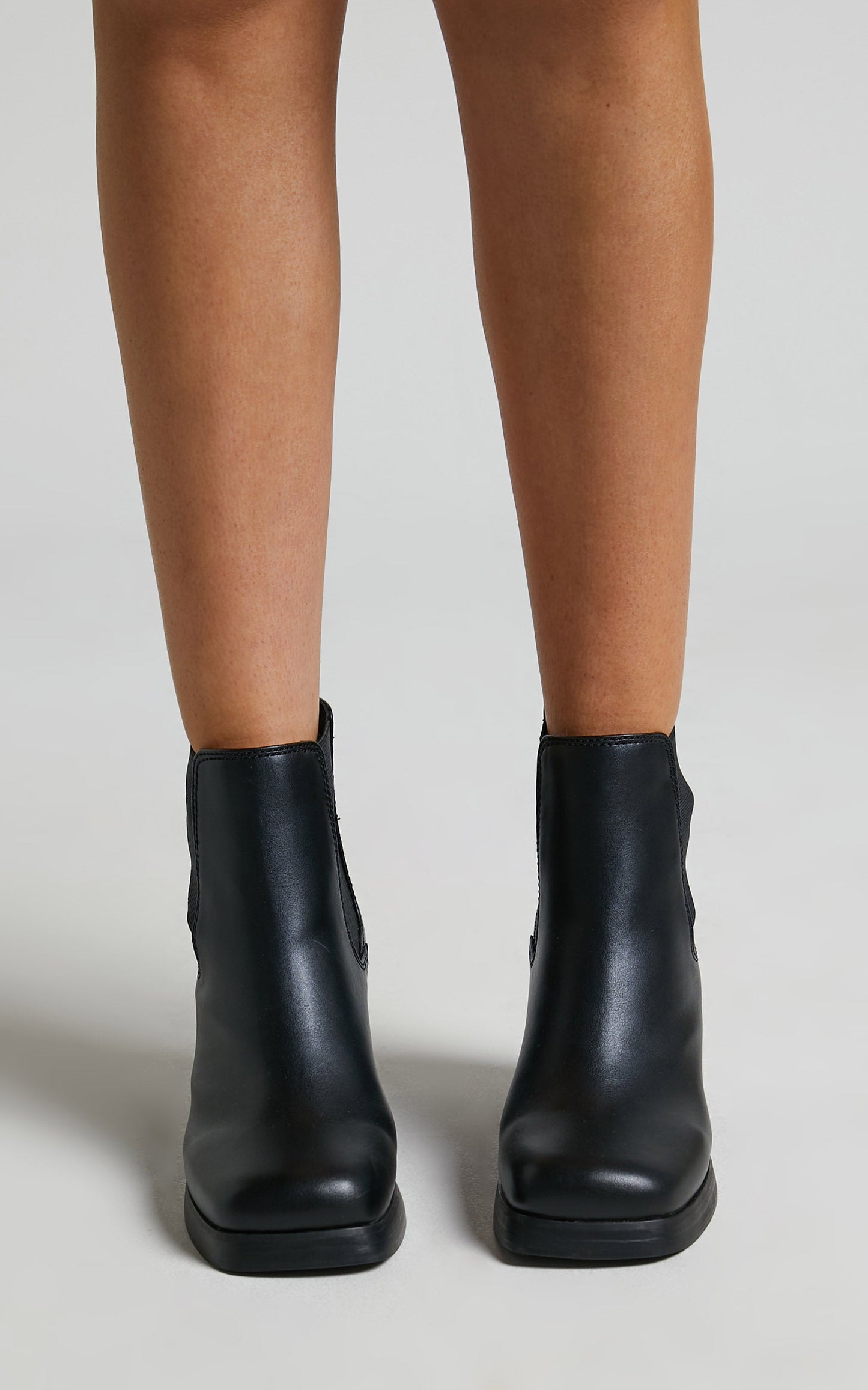 Therapy - Defy Boots in Black