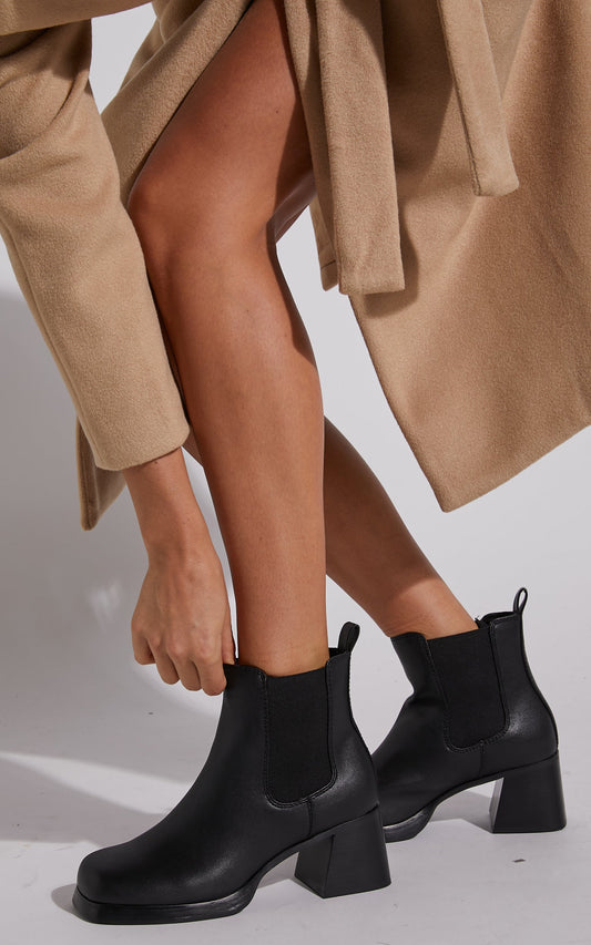 Therapy - Defy Boots in Black
