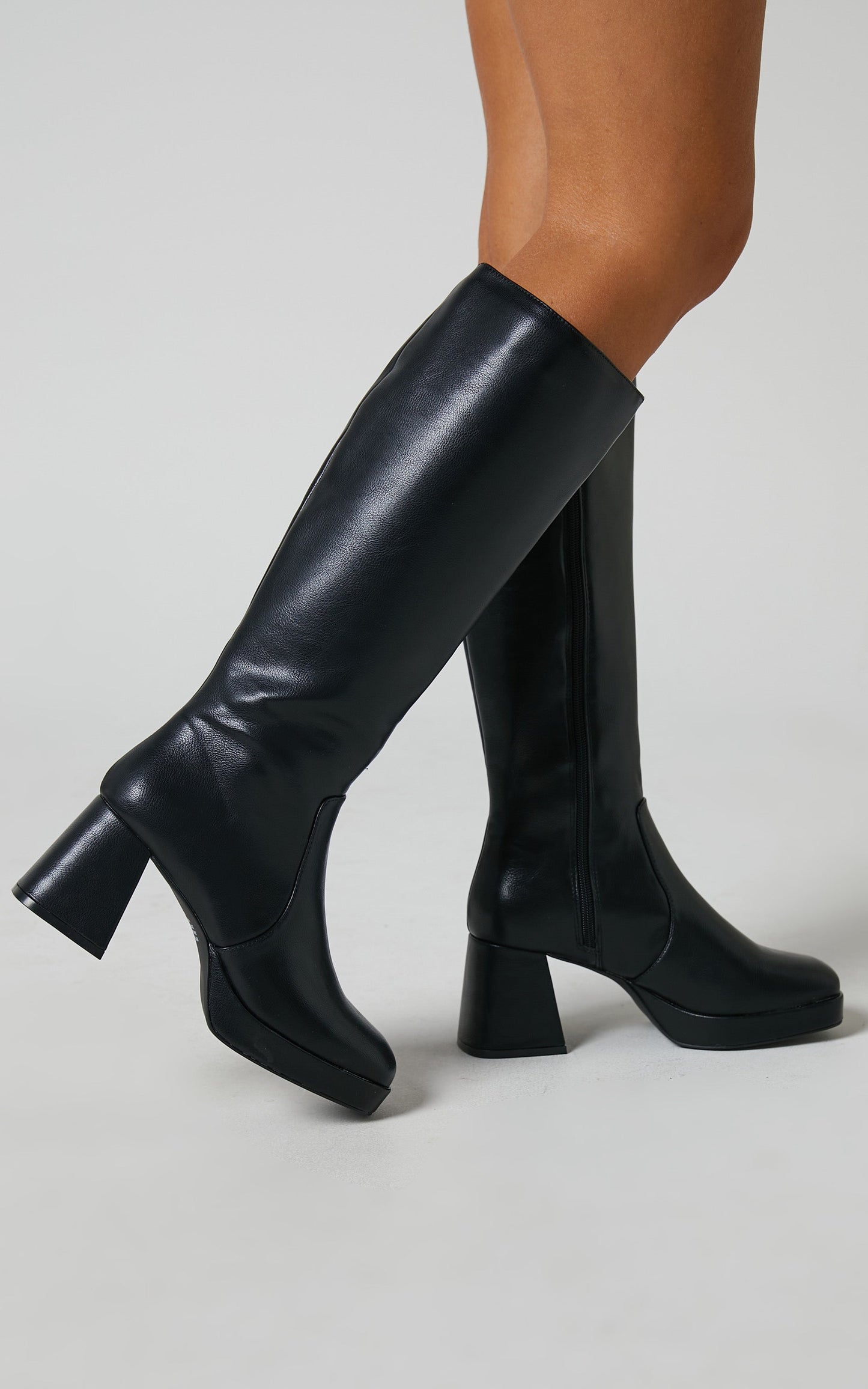 Therapy - Naya Boots in Black