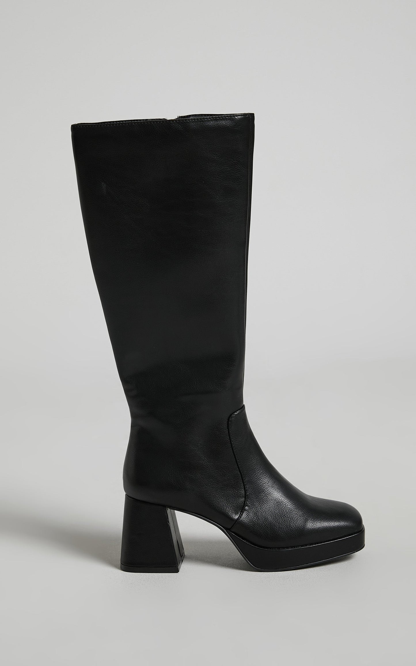 Therapy - Naya Boots in Black