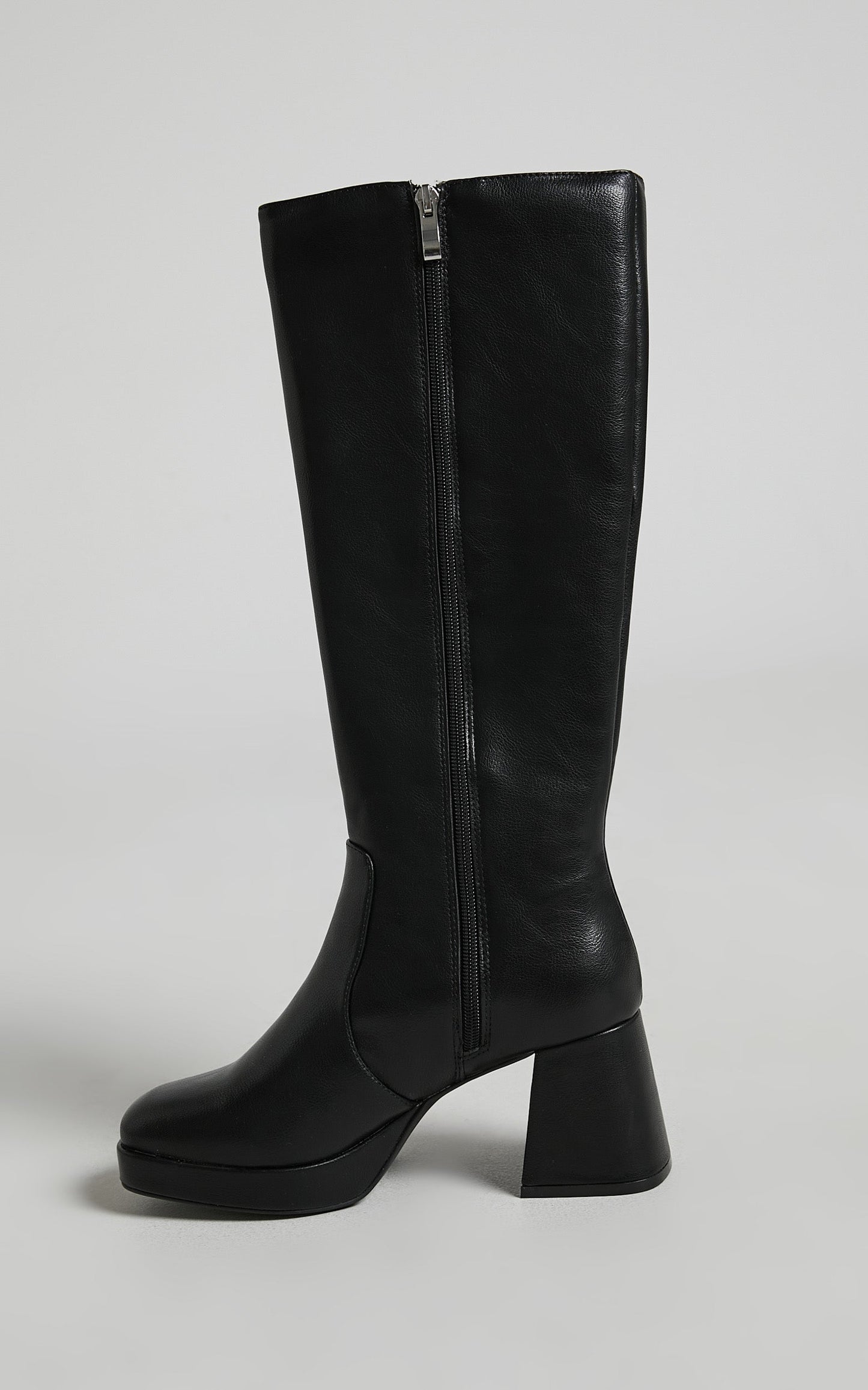 Therapy - Naya Boots in Black