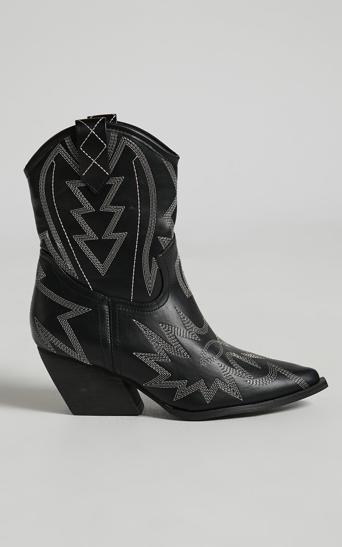 Therapy - Outlaw Boots in Black / White
