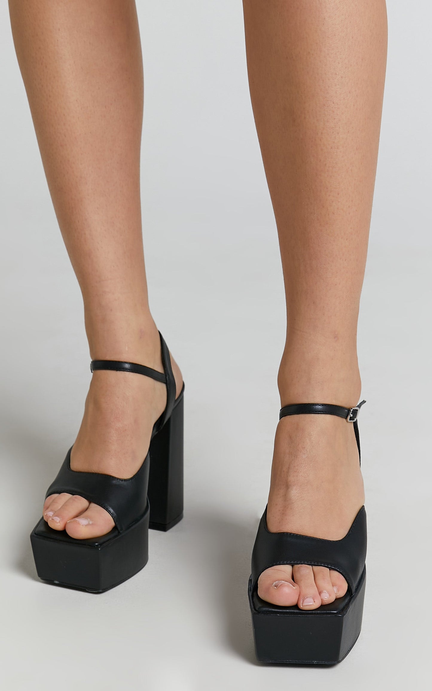 Therapy - Dom Heels in Black