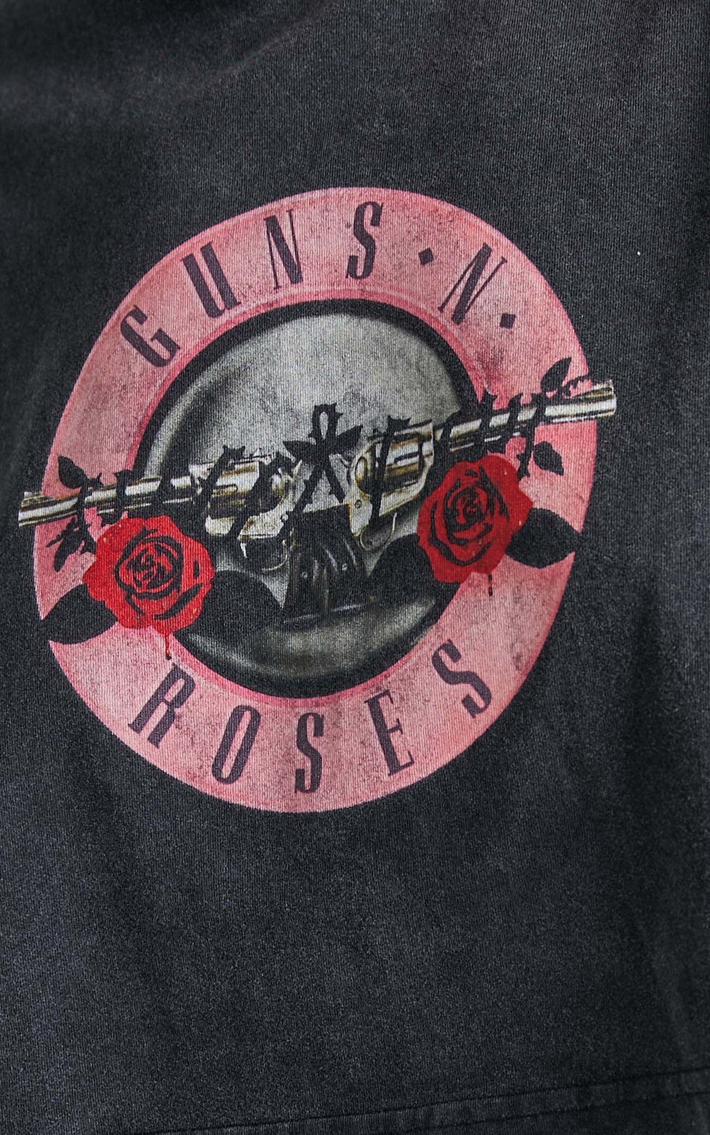 Universal Music - Guns N' Roses Crop Tee in Washed Black