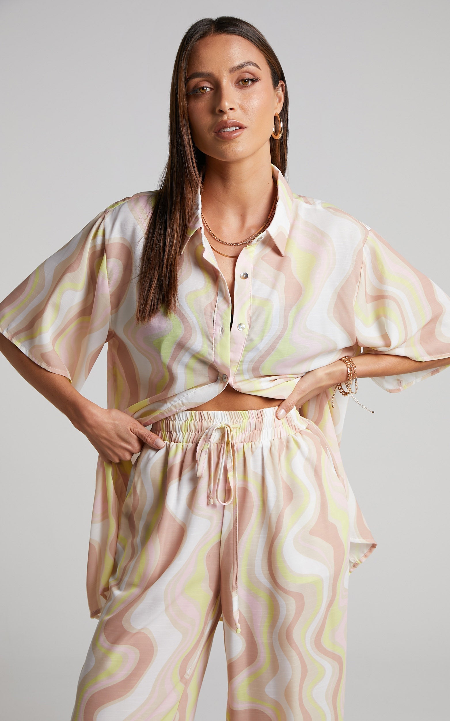 Vaira Shirt - Oversized Short Sleeve Shirt in Green Wave