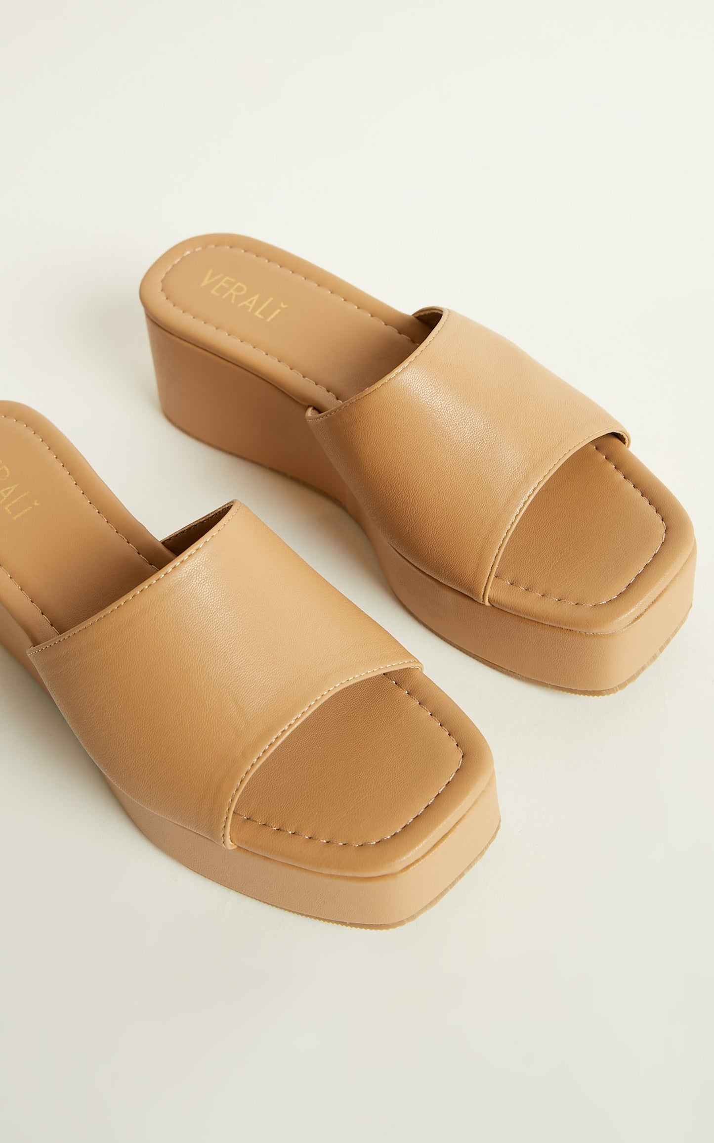 Verali - Millie Wedges in Camel Smooth
