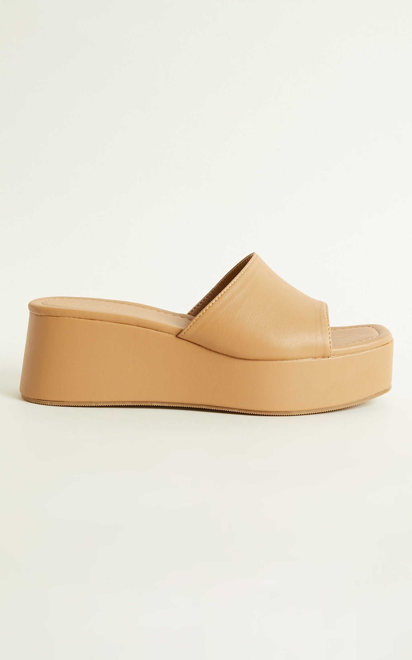 Verali - Millie Wedges in Camel Smooth