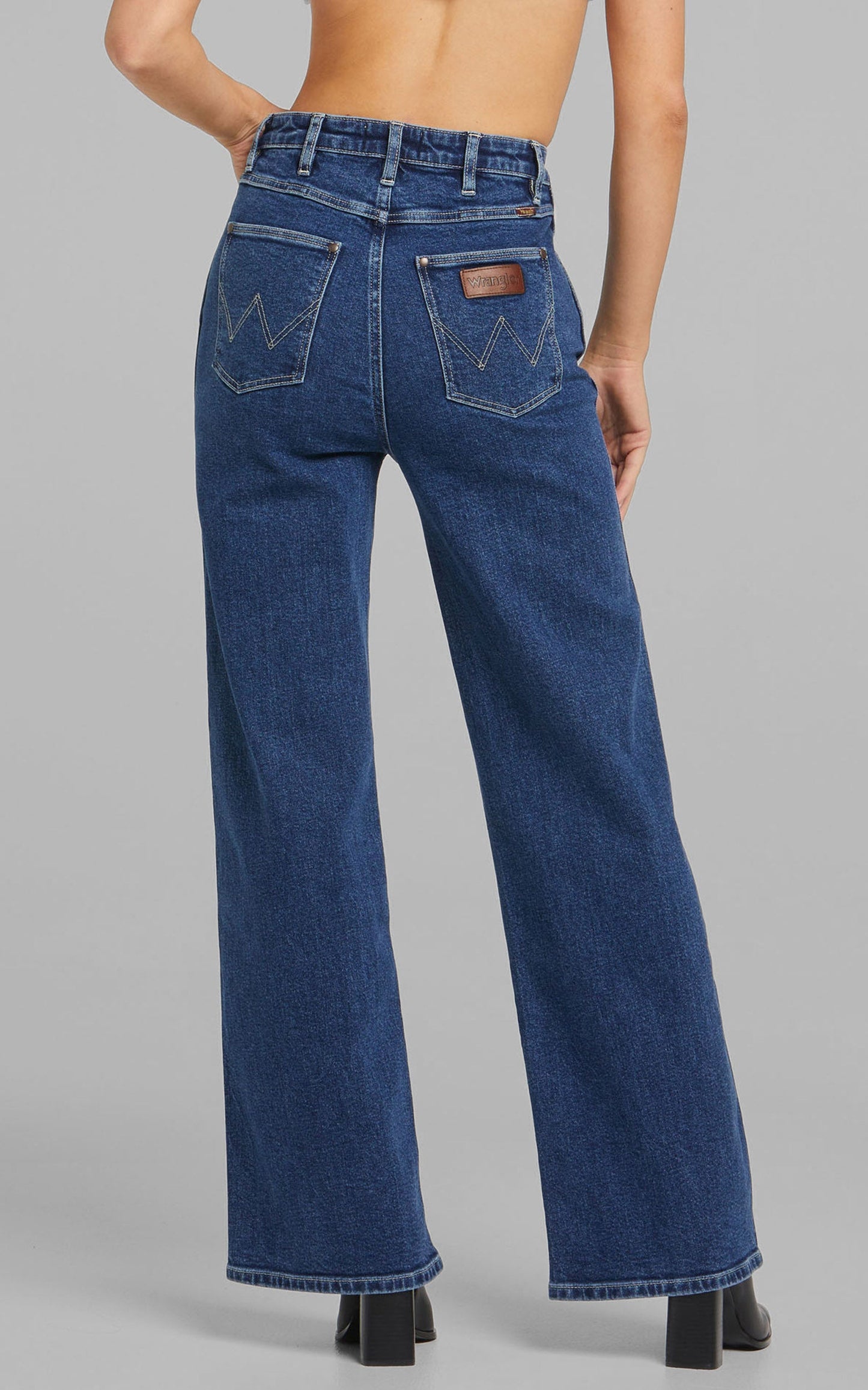 Wrangler - Hi Bells Jeans in Absolute Indigo