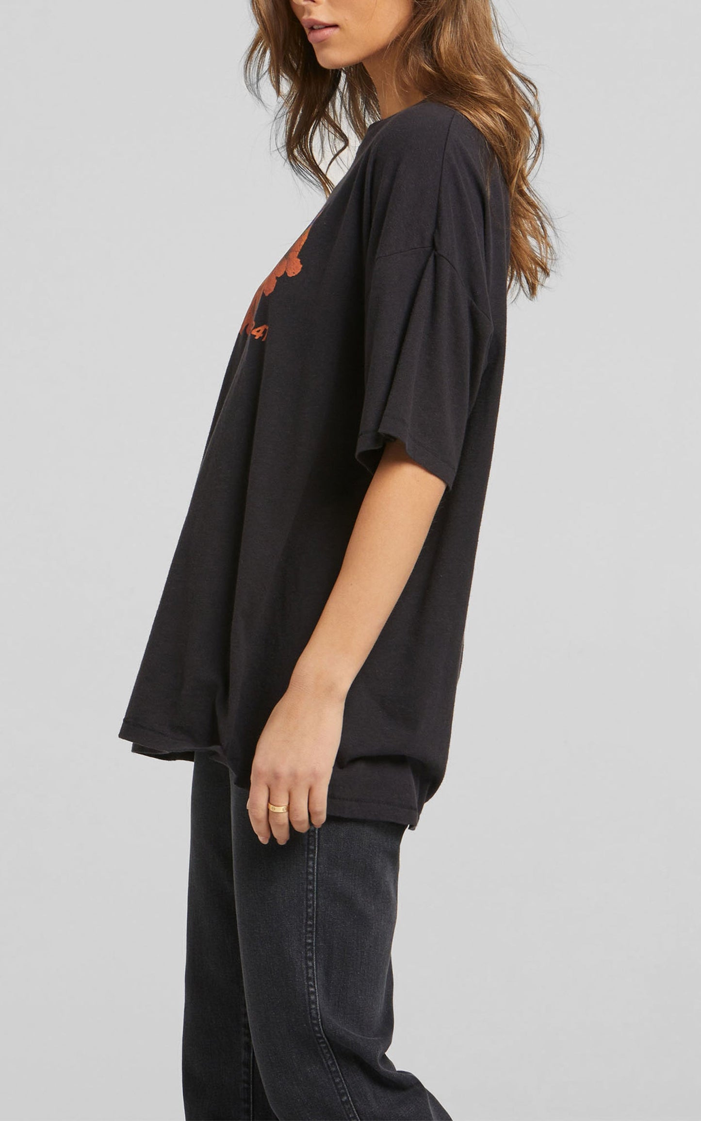 Wrangler - SWEET BREEZE OS TEE in Worn Black