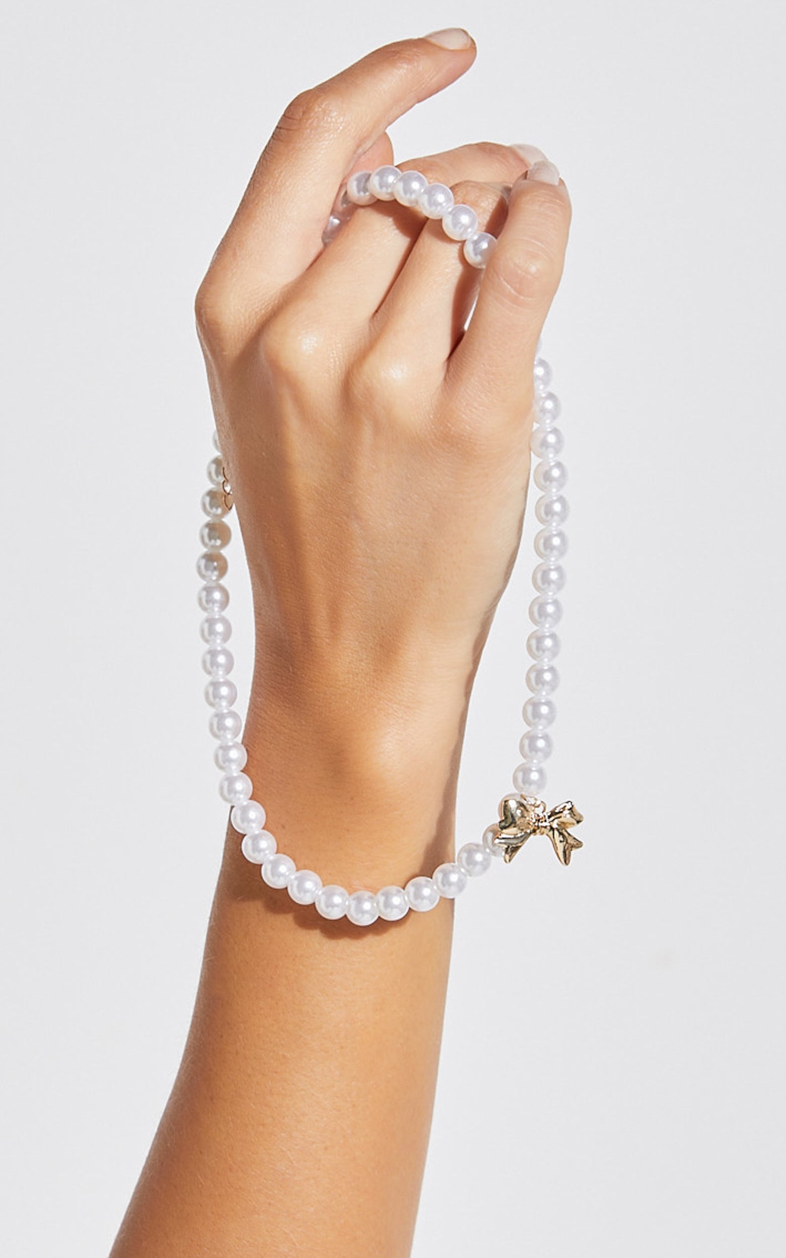 Wallace Necklace - Bow Shaped Pearl Necklace in Gold