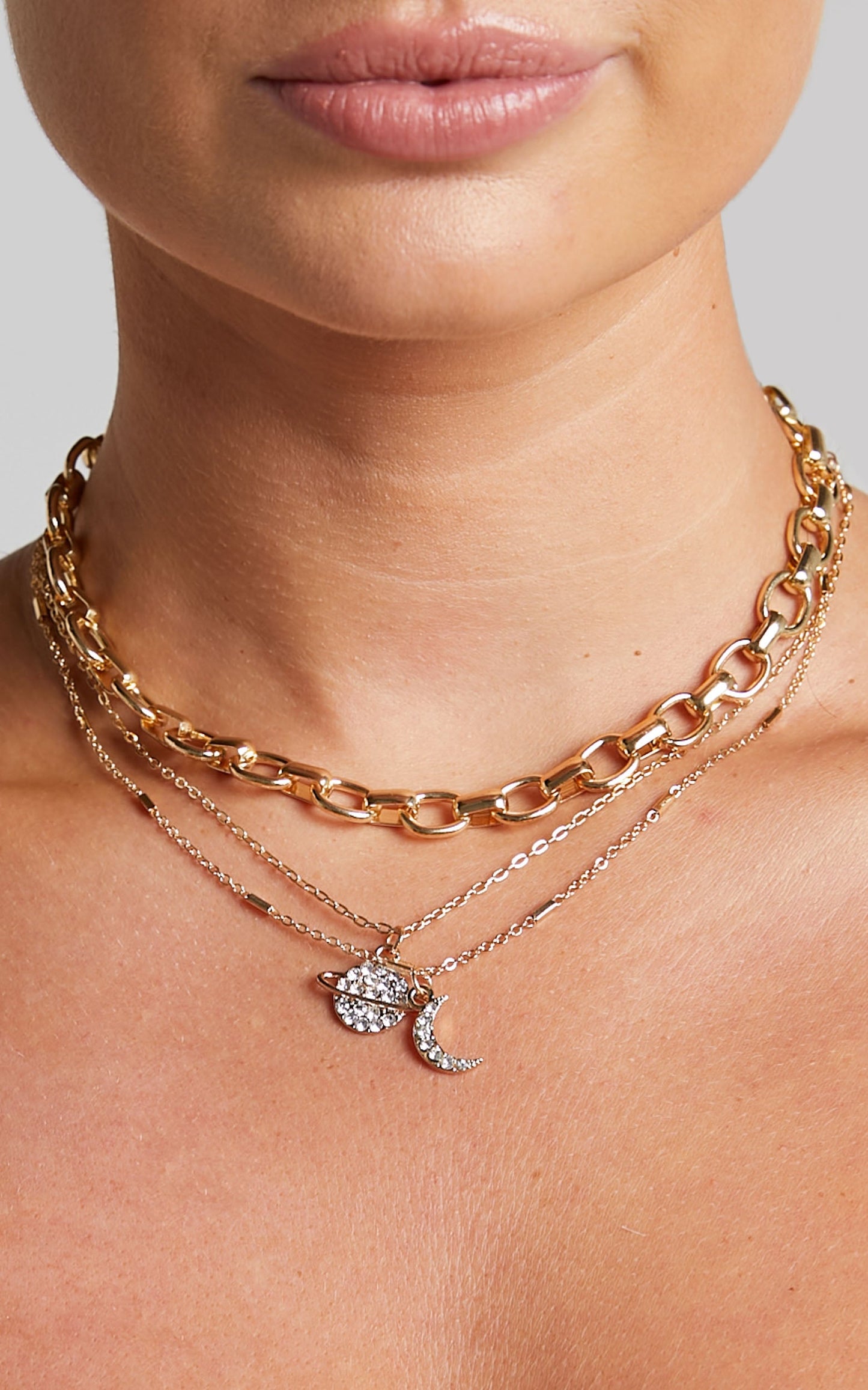 Wilfrida Layered Pendant Chain Necklace in Gold