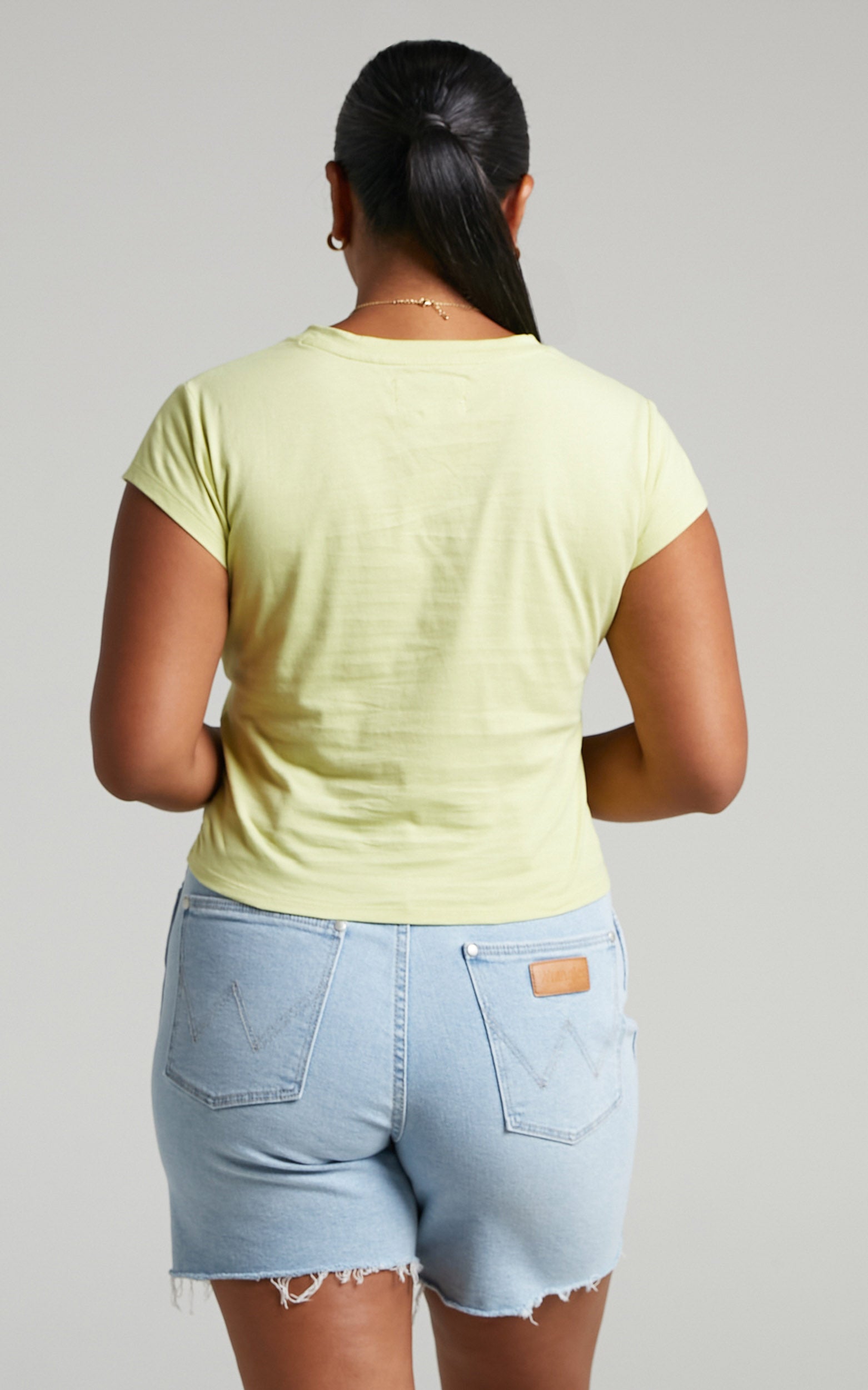 Wrangler - 90s Shrunken Tee in Lemongrass