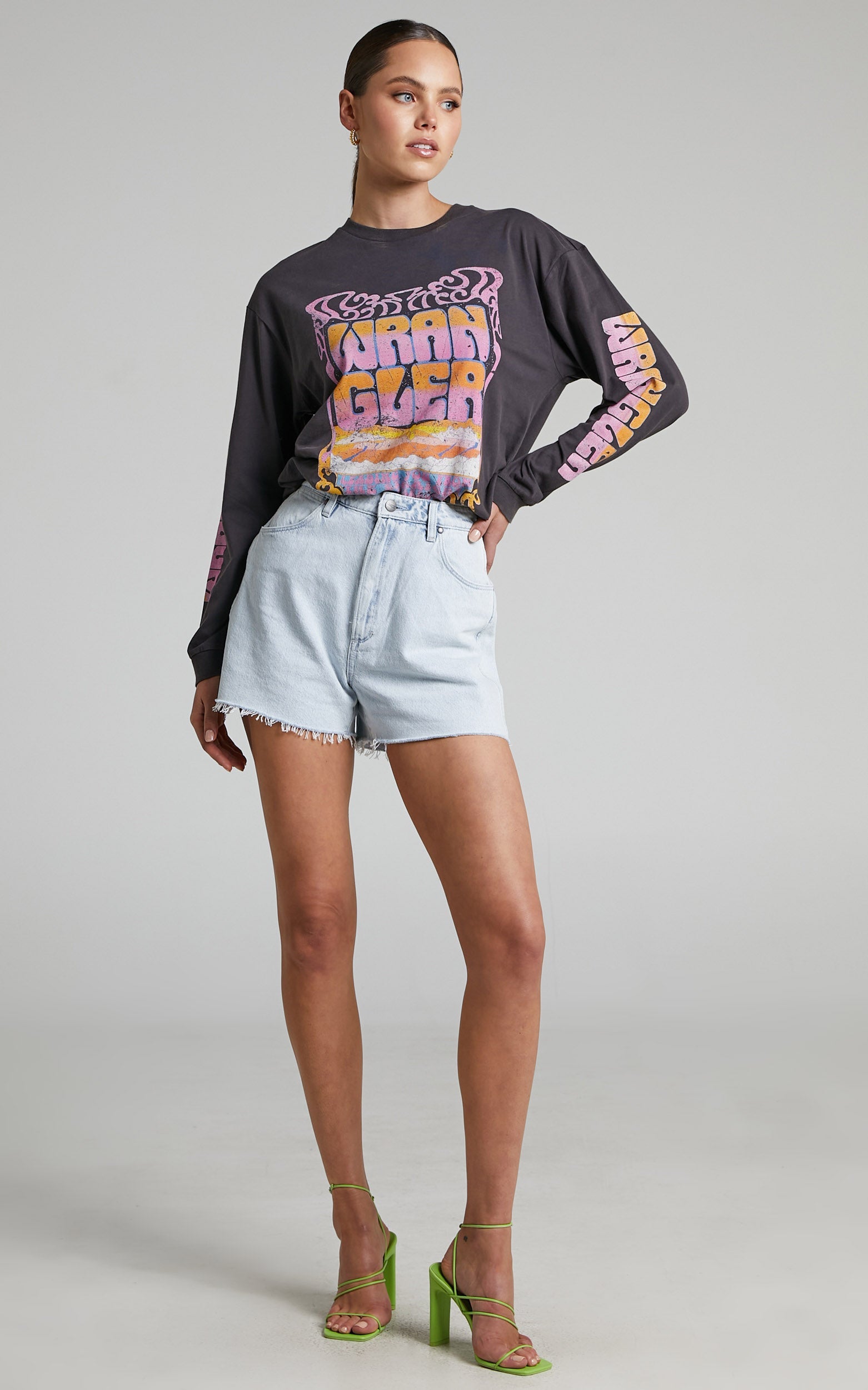 Wrangler - The Stacked Long Sleeve Tee in Worn Black