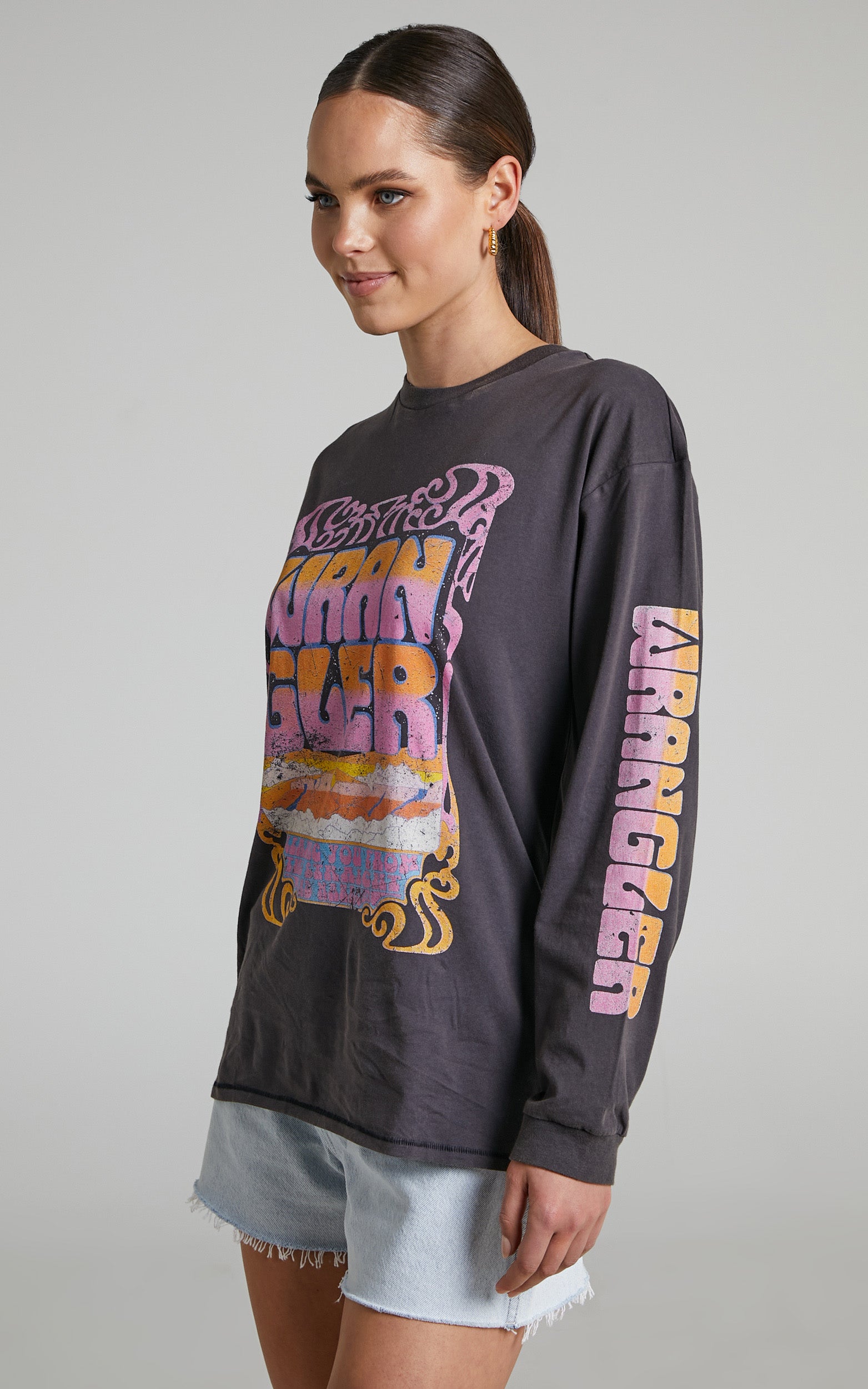 Wrangler - The Stacked Long Sleeve Tee in Worn Black