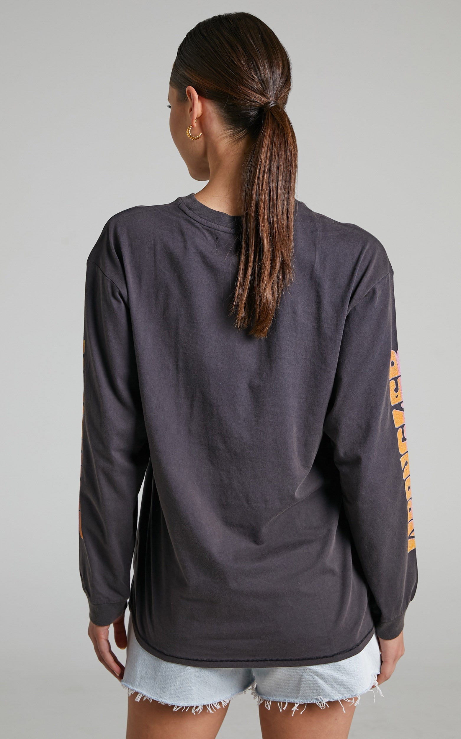 Wrangler - The Stacked Long Sleeve Tee in Worn Black