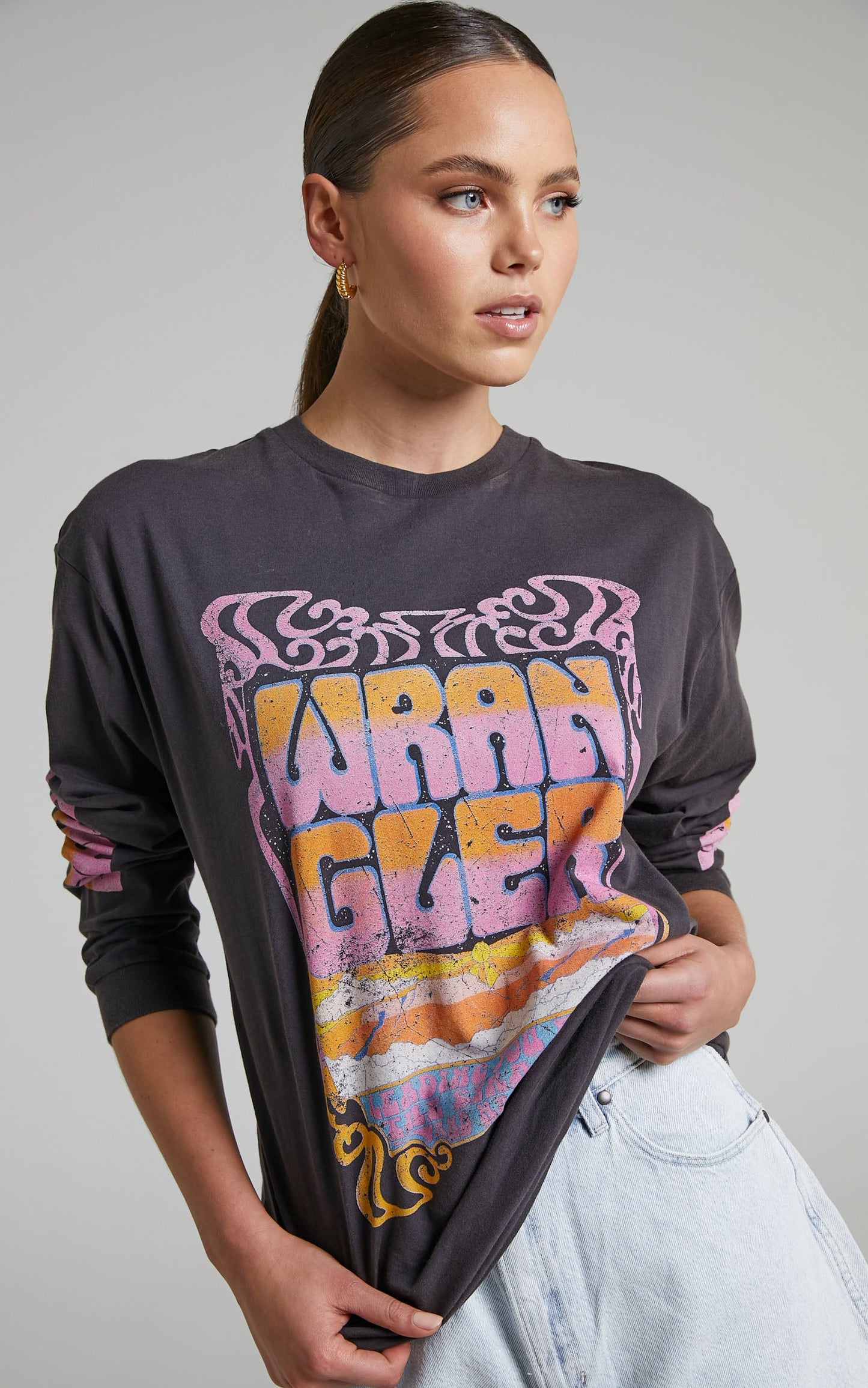 Wrangler - The Stacked Long Sleeve Tee in Worn Black