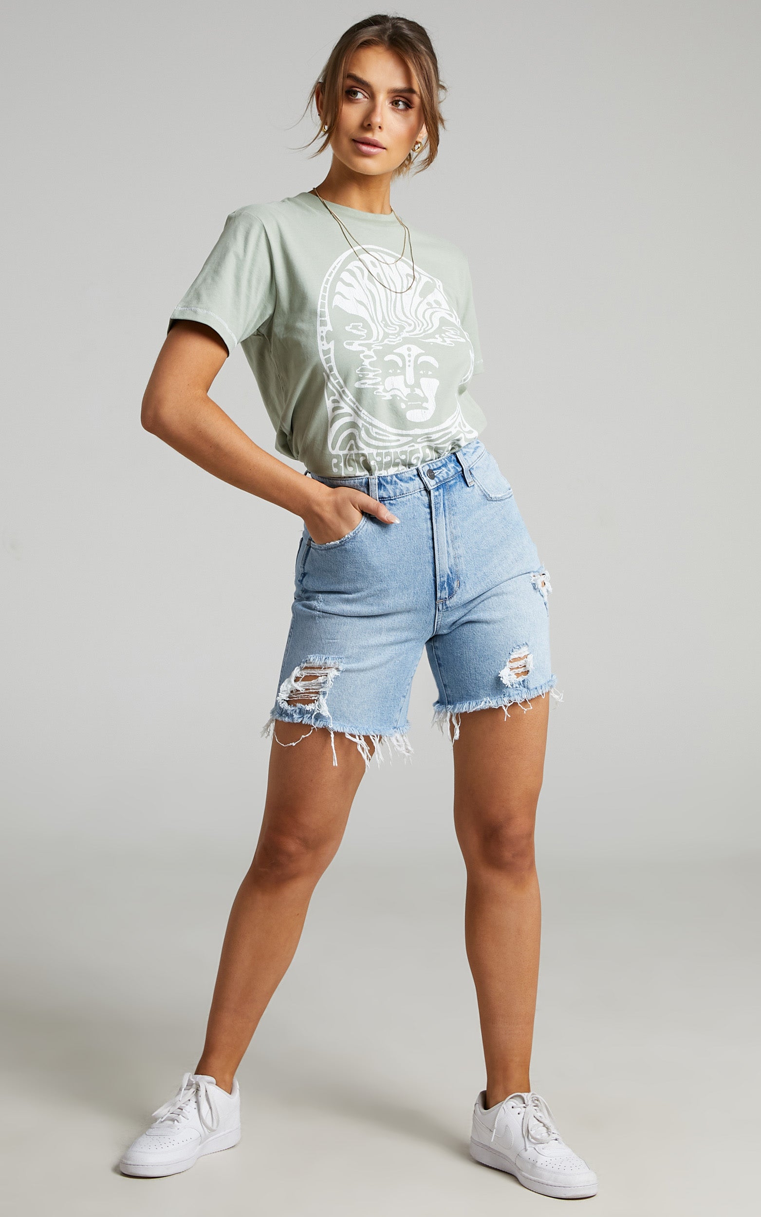Wrangler - Tyler Wide Denim Short in Blue Fiesta