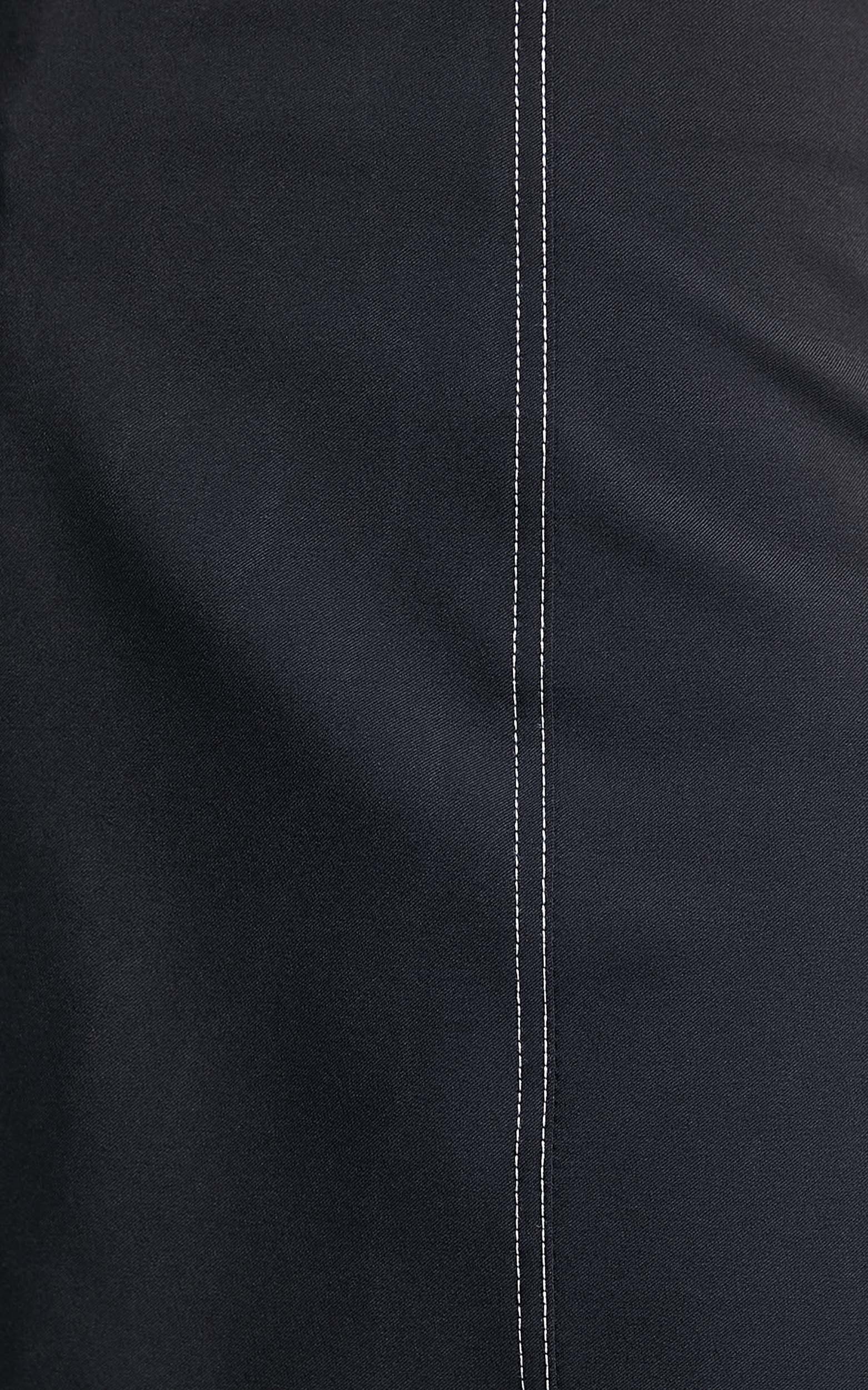 Yuri Contrast Stitch Longline Top in Black