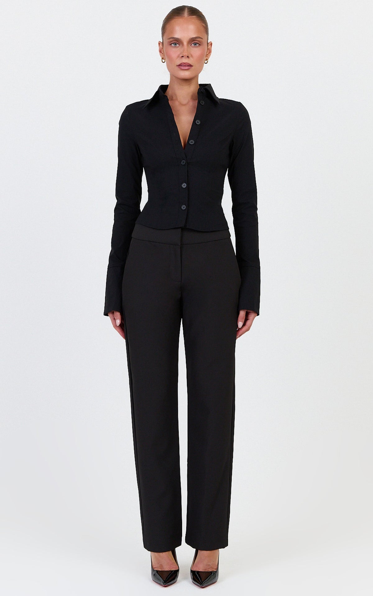 Zareena Top – Hemd mit Button-down-Kragen in Schwarz