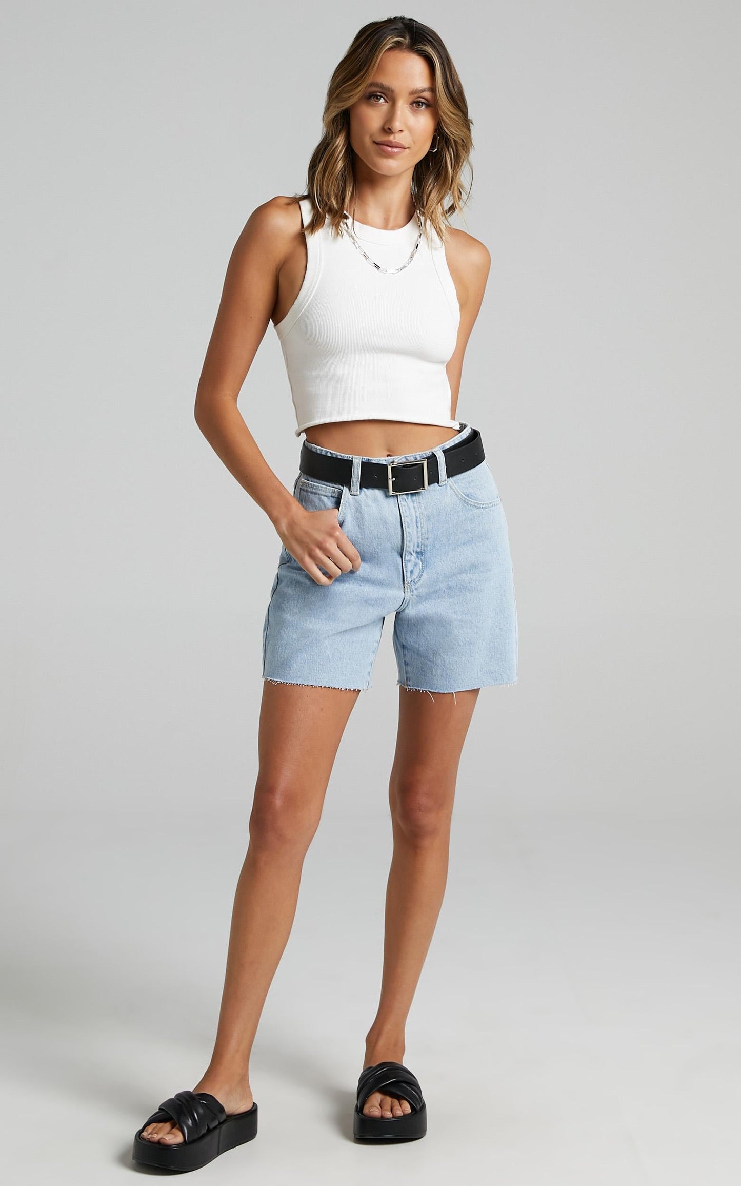 Abrand - A Claudia Cut Off Denim Shorts in Walk Away