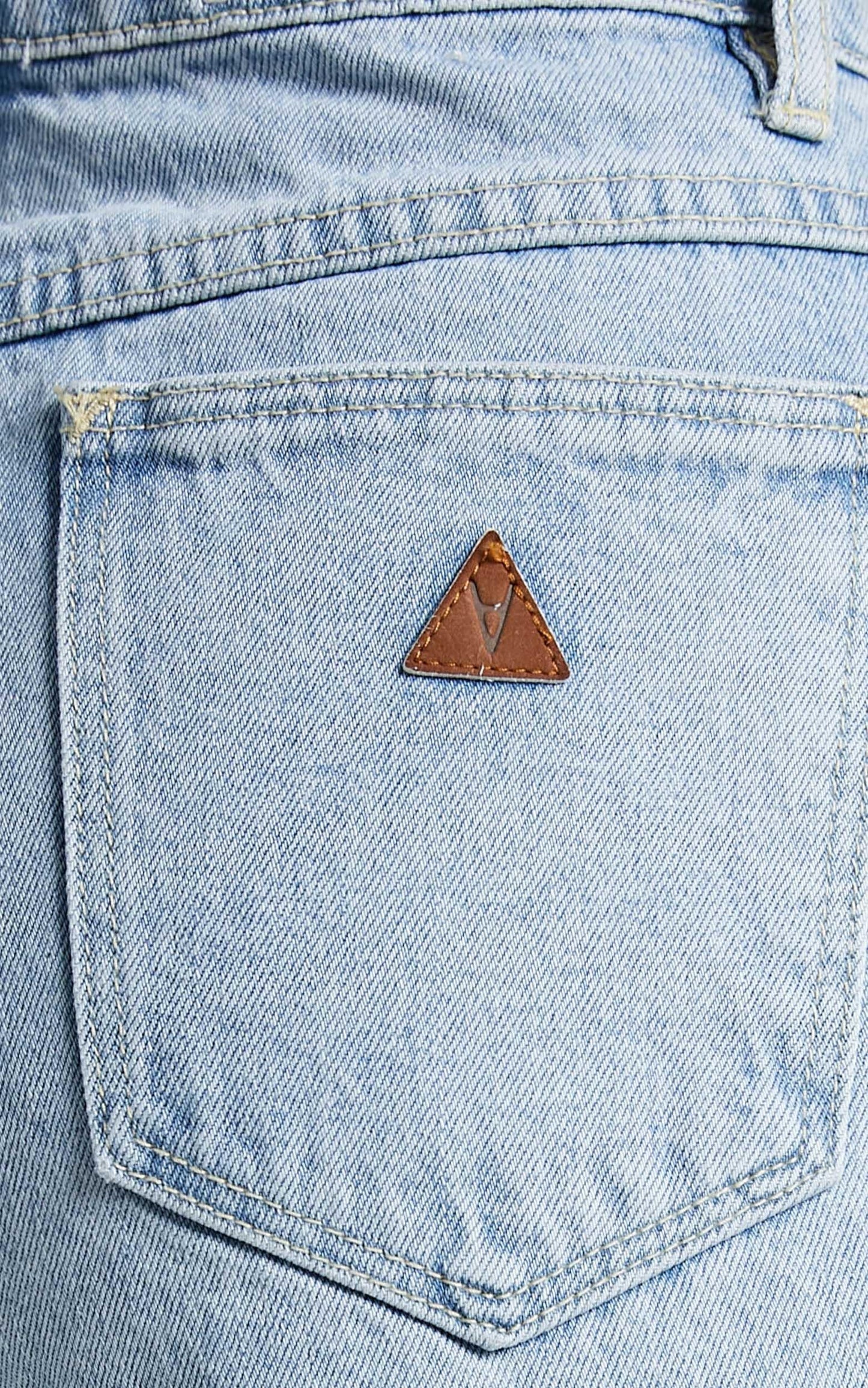 Abrand - A Claudia Cut Off Denim Shorts in Walk Away