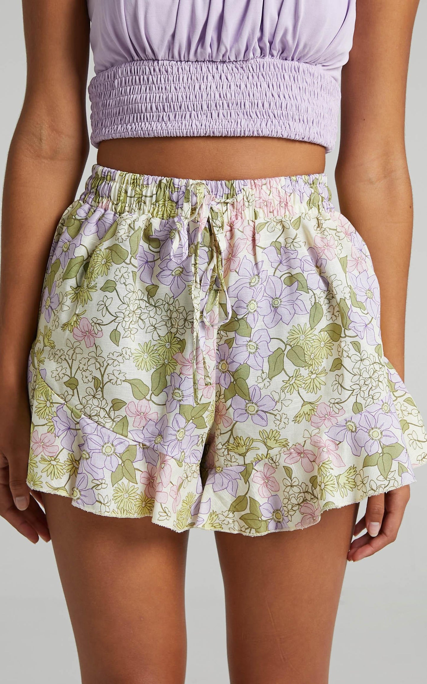 Beach Vibes Shorts in Garden Floral Linen Look