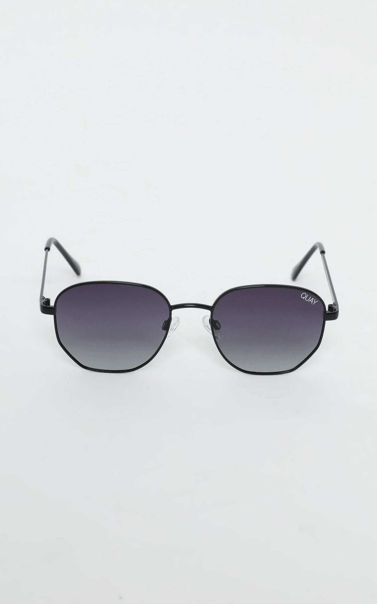 Quay - Big Time Sunglasses In Black and Smoke Lens