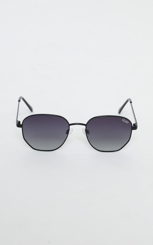Quay - Big Time Sunglasses In Black and Smoke Lens