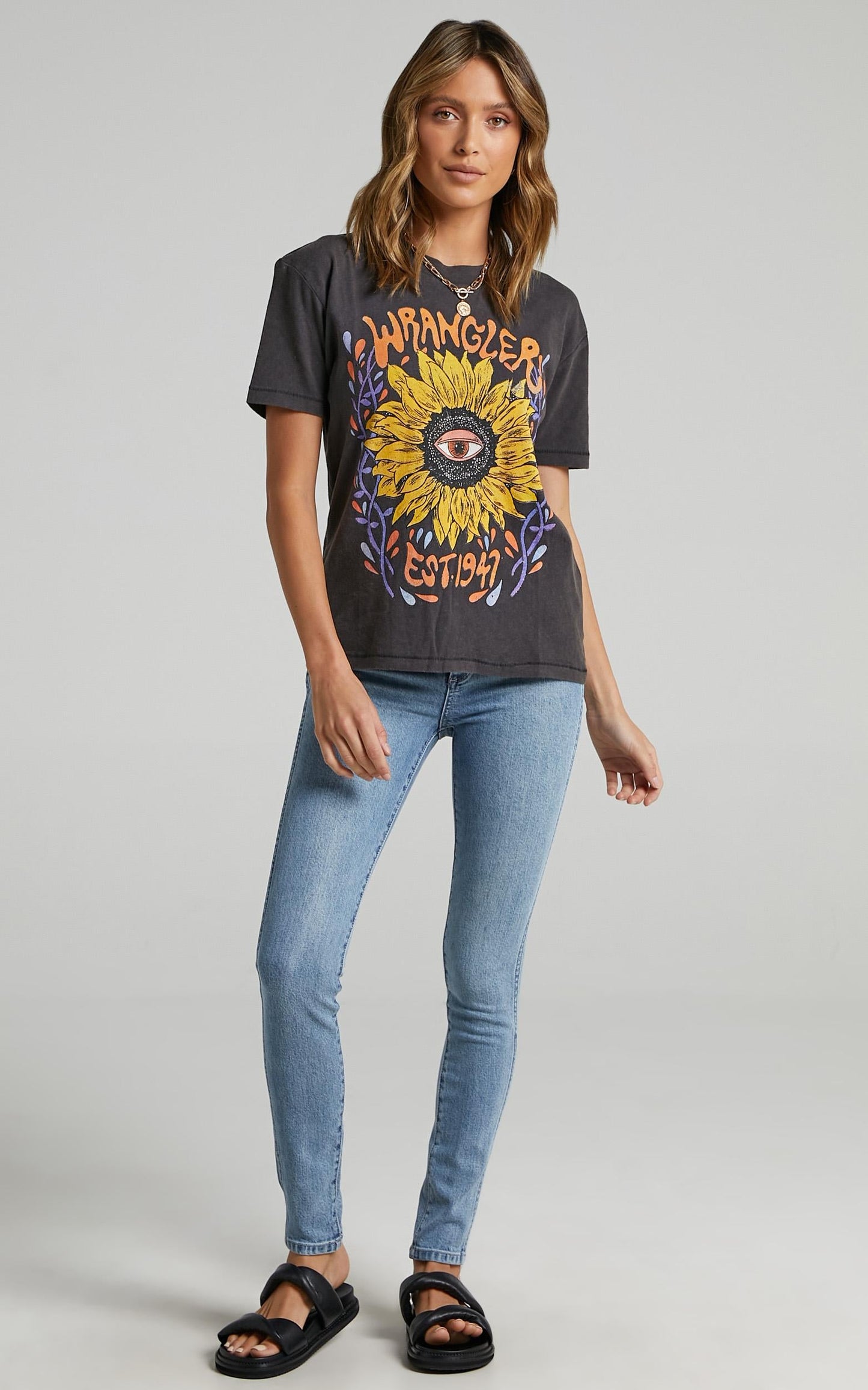 Wrangler - Eye Floral Tee in Worn Black