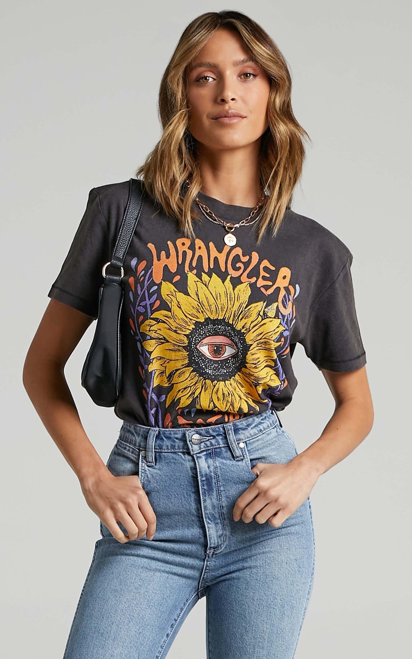 Wrangler - Eye Floral Tee in Worn Black