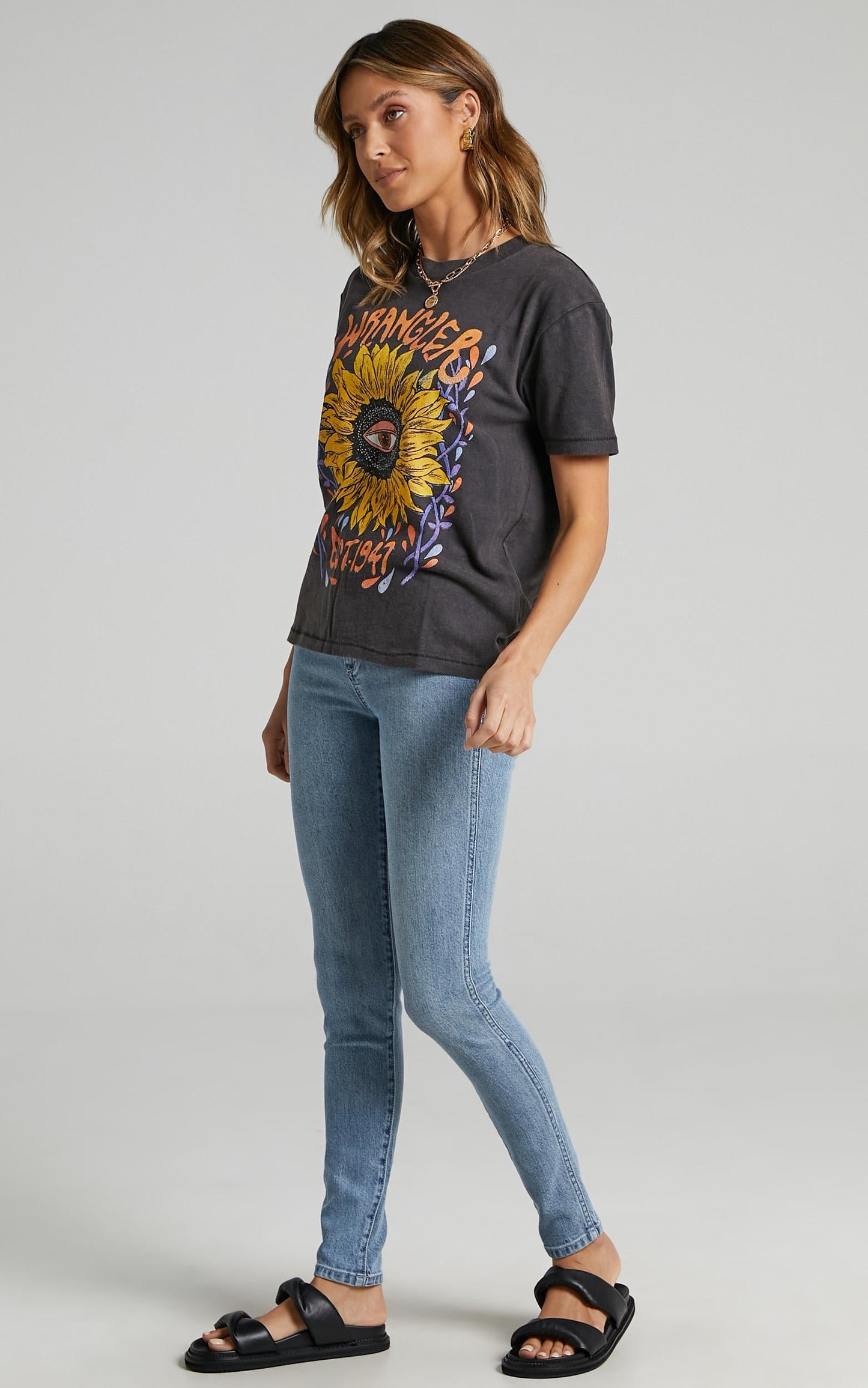 Wrangler - Eye Floral Tee in Worn Black
