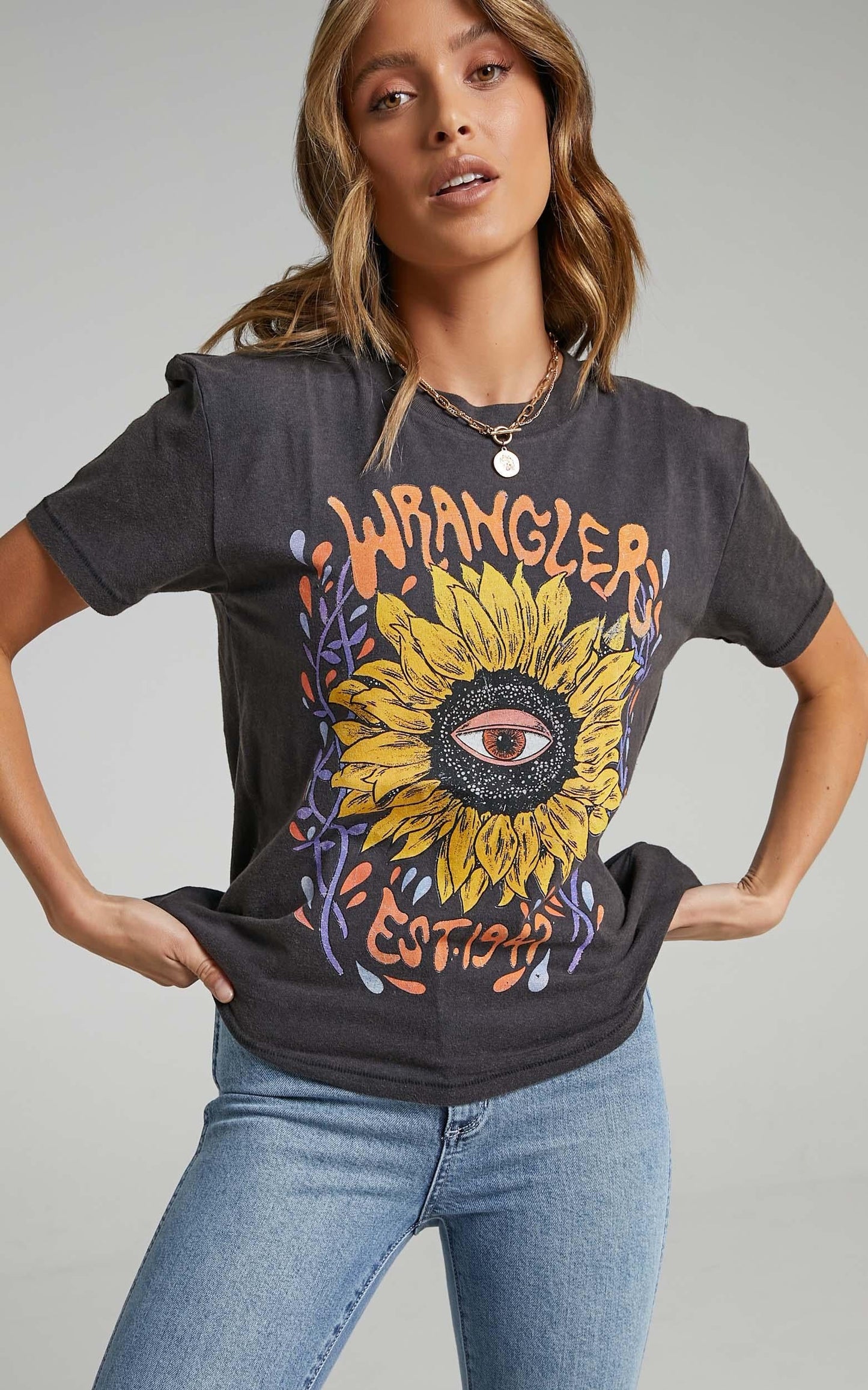 Wrangler - Eye Floral Tee in Worn Black