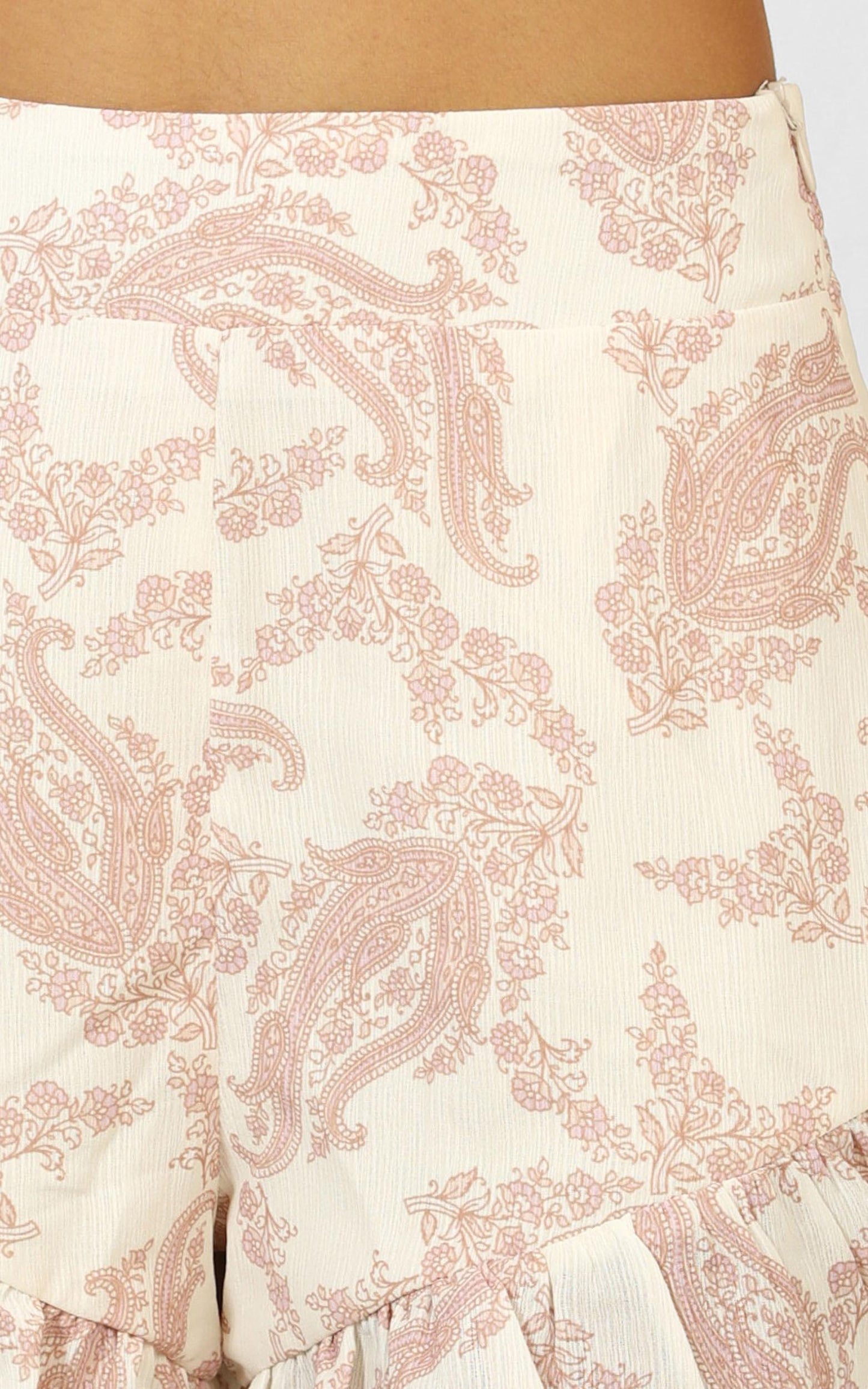 Blame It On The Heart Shorts In Cream Paisley