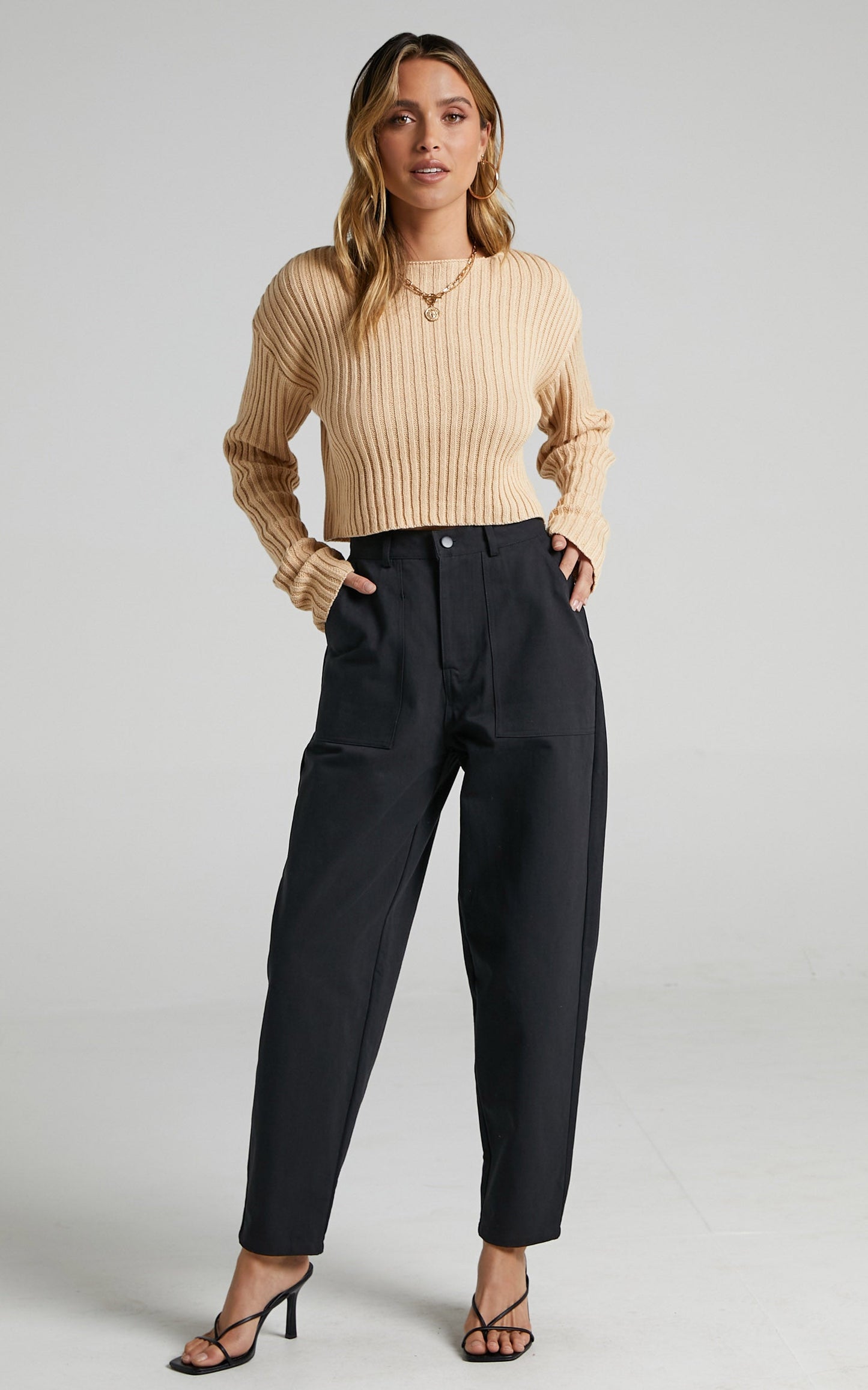 Delvina Pants in Black