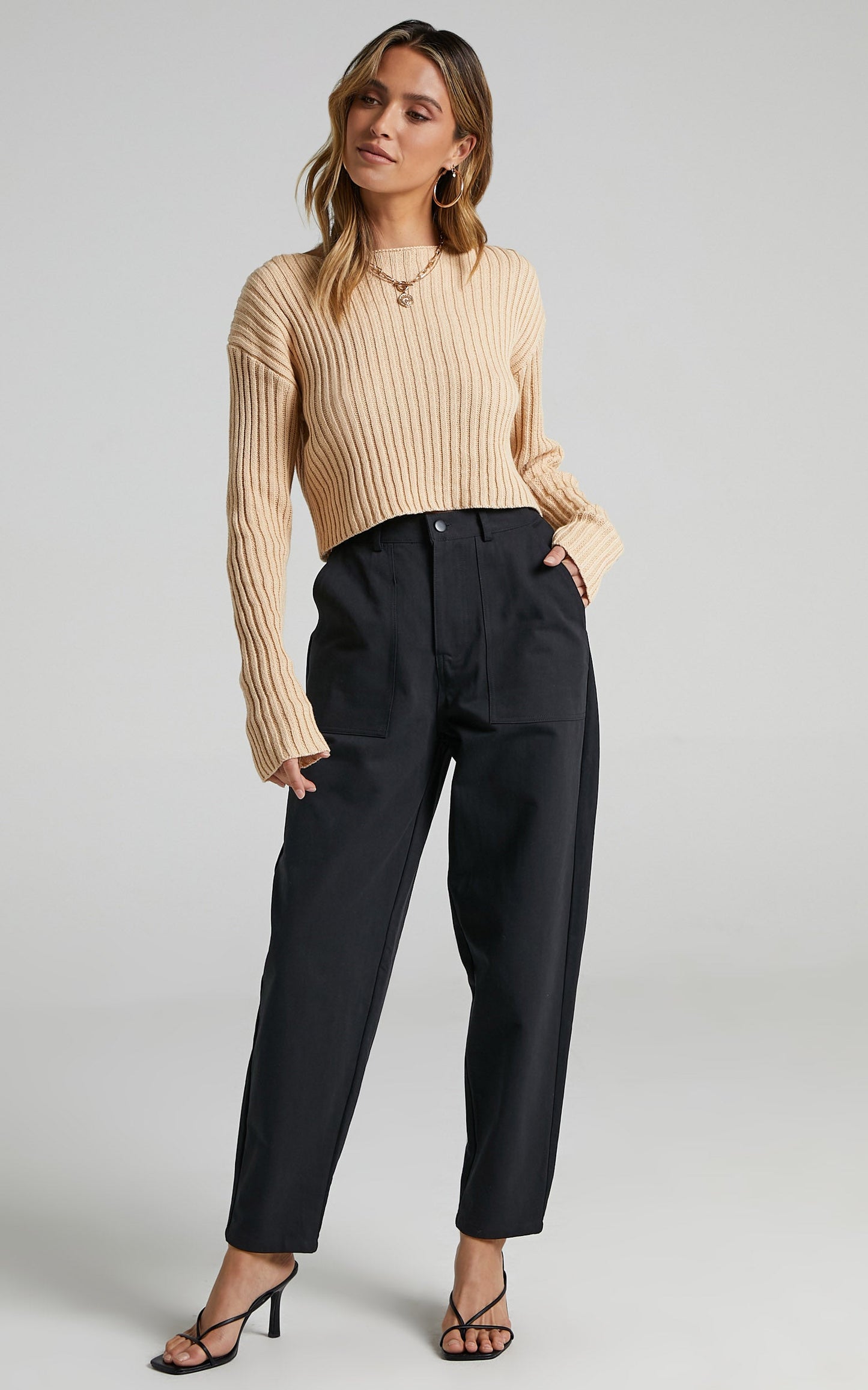 Delvina Pants in Black