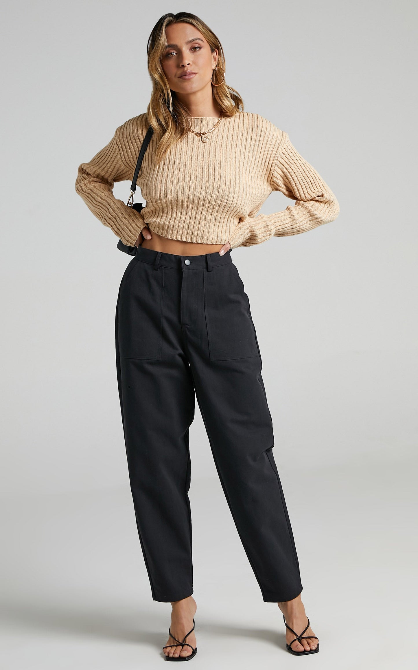 Delvina Pants in Black