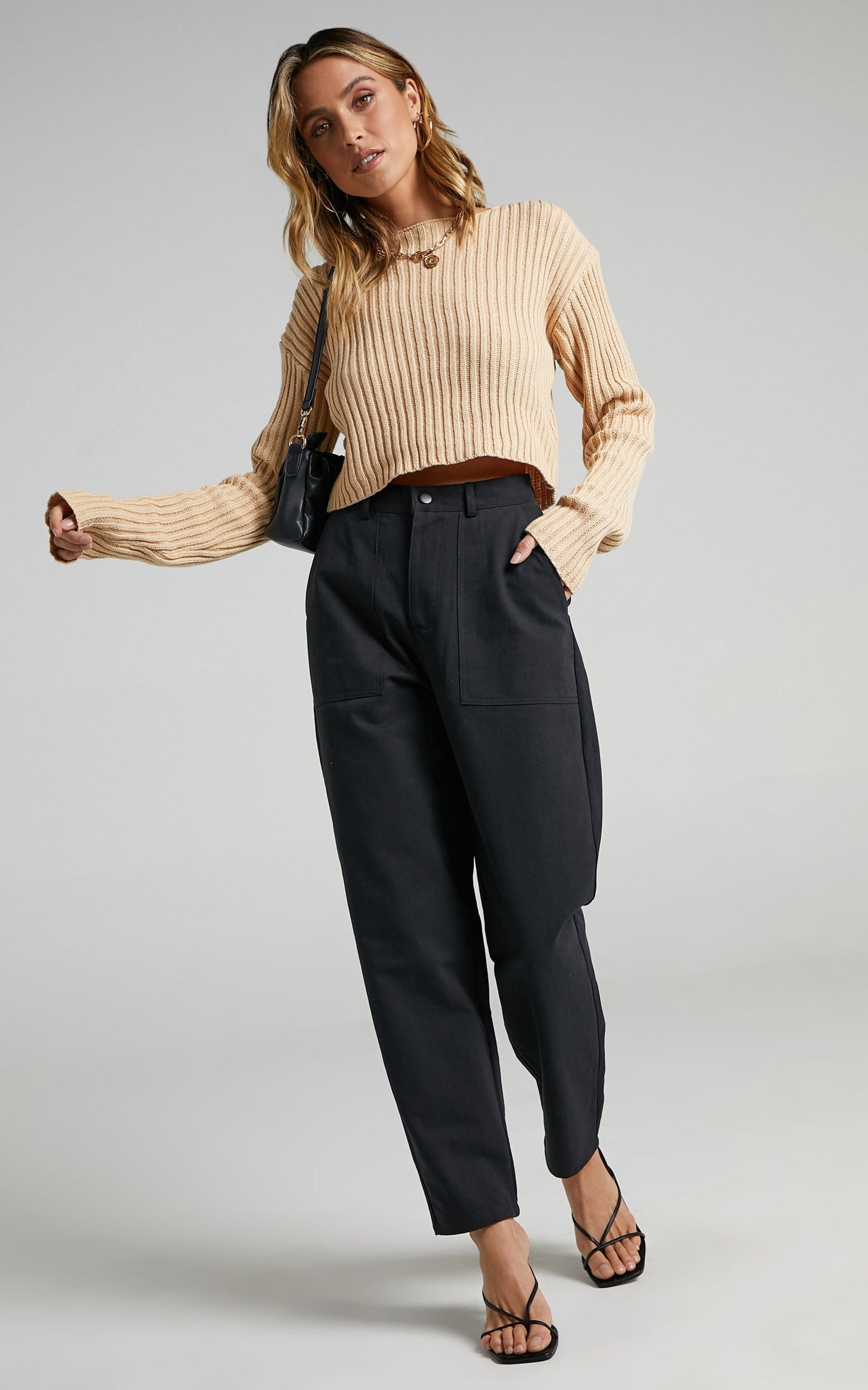 Delvina Pants in Black