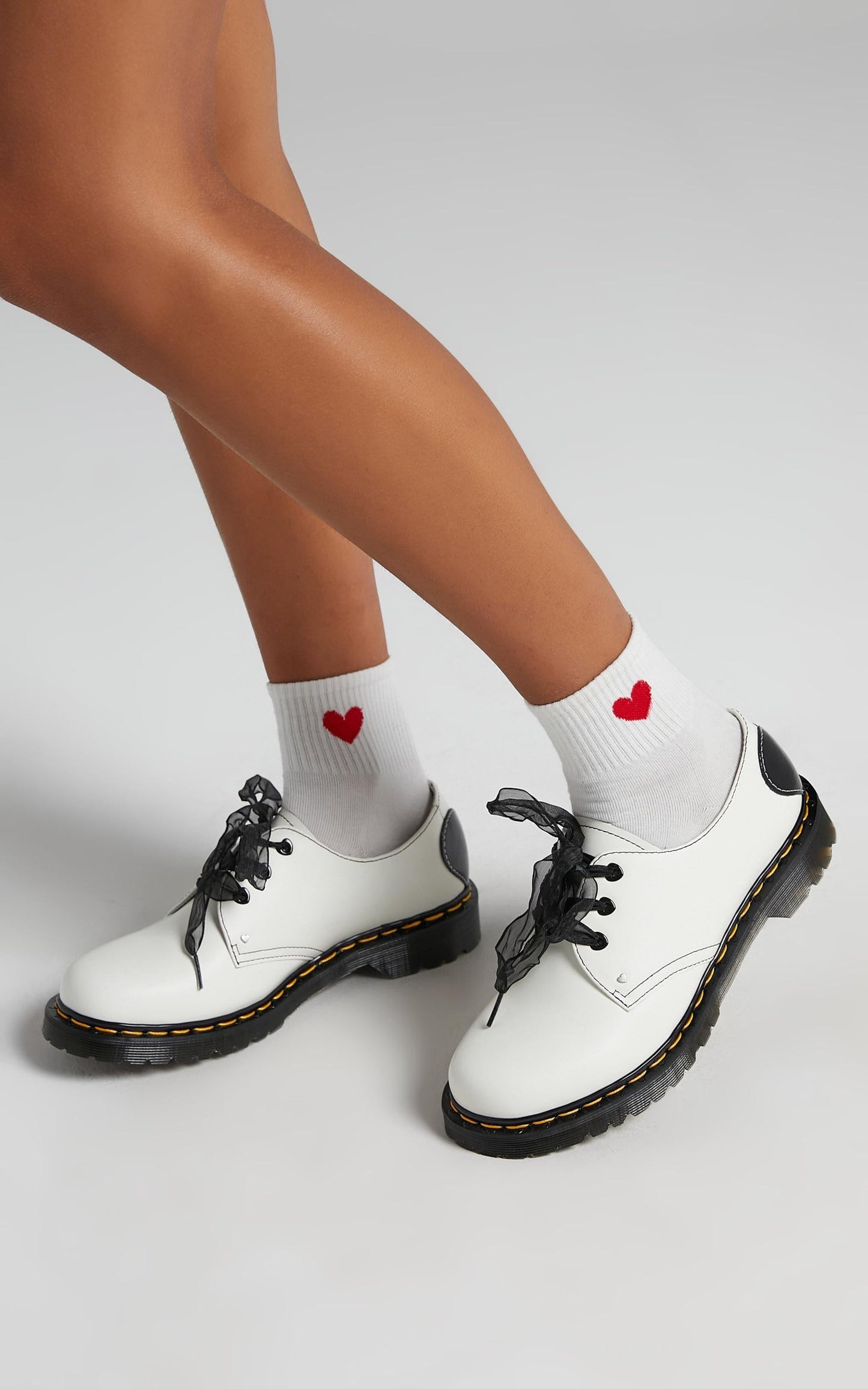 Dr. Martens - 1461 Hearts 3 Eye Shoe in White Smooth & Black Patent Lamper
