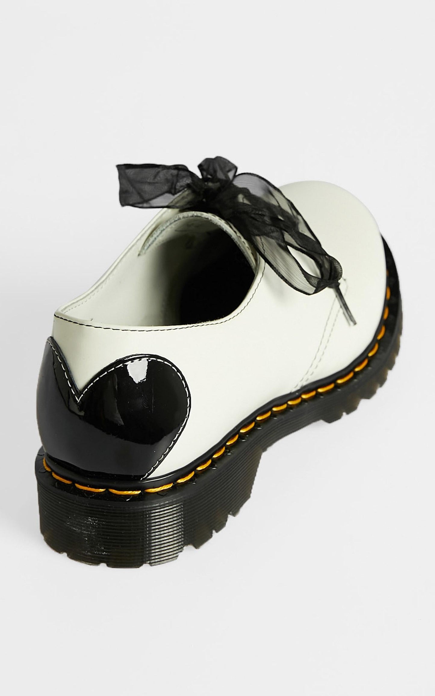 Dr. Martens - 1461 Hearts 3 Eye Shoe in White Smooth & Black Patent Lamper
