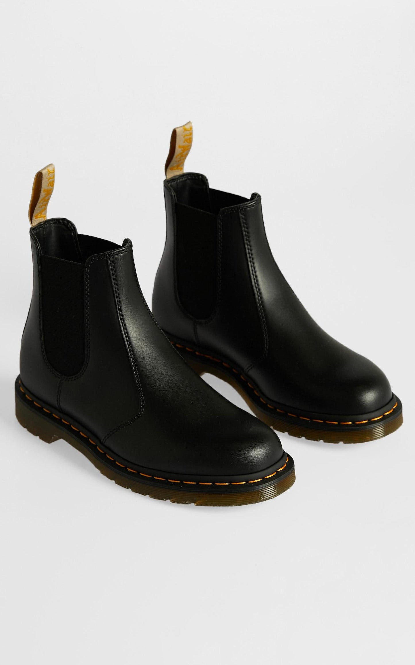 Dr. Martens - Vegan 2976 Chelsea Boot in Black Felix Rub Off