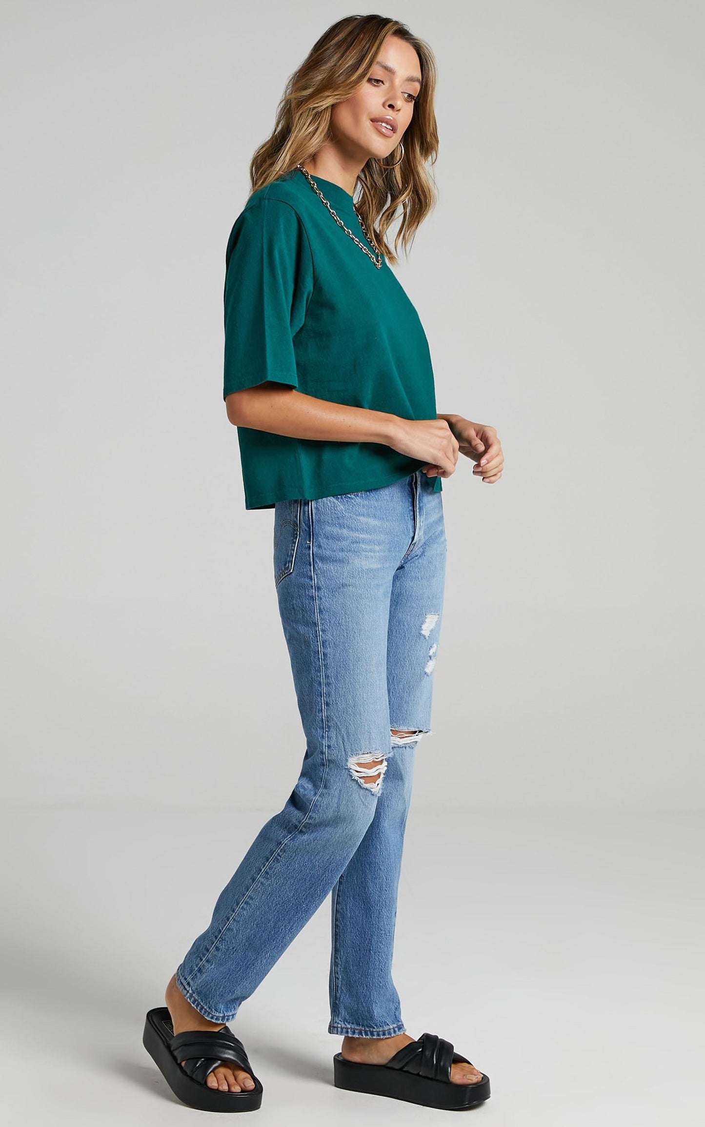 Levi's - Heavyweight Box Logo Tee in Forest