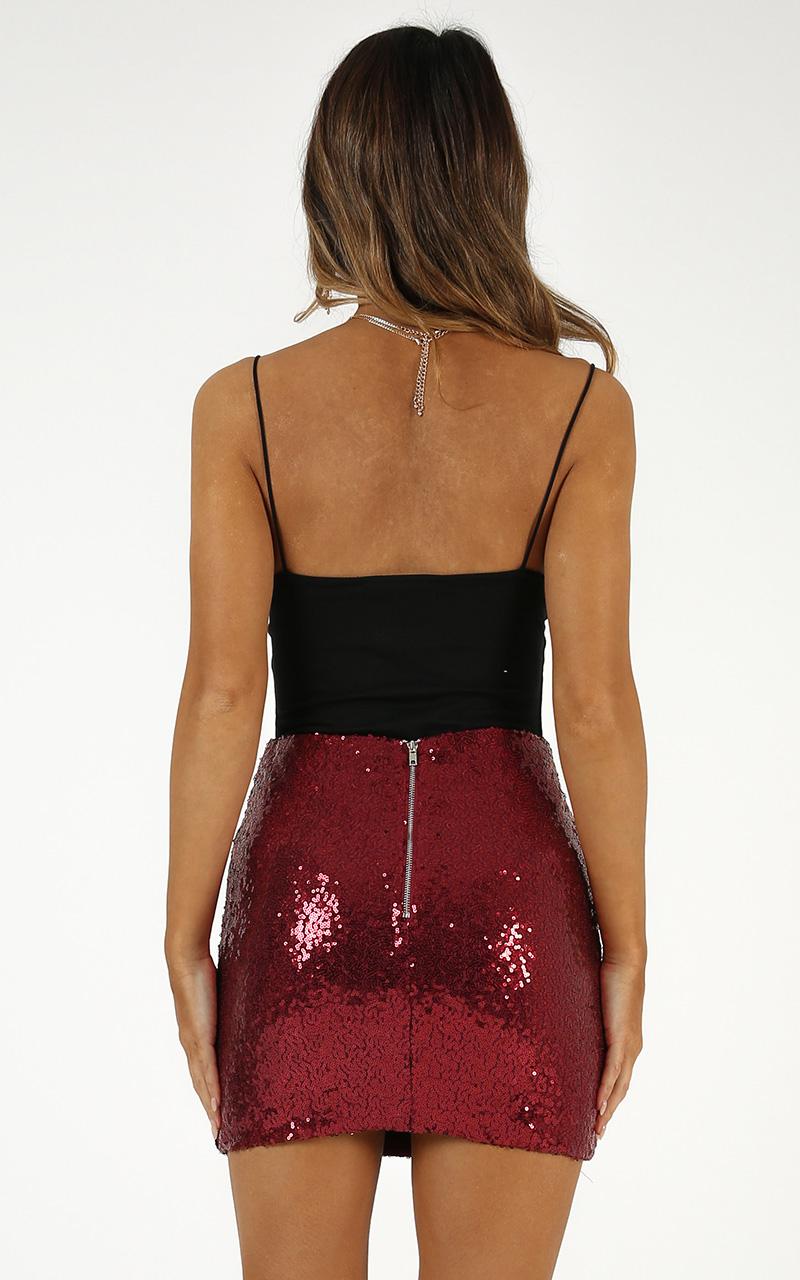 Glitter Smile Skirt In Wine Sequin