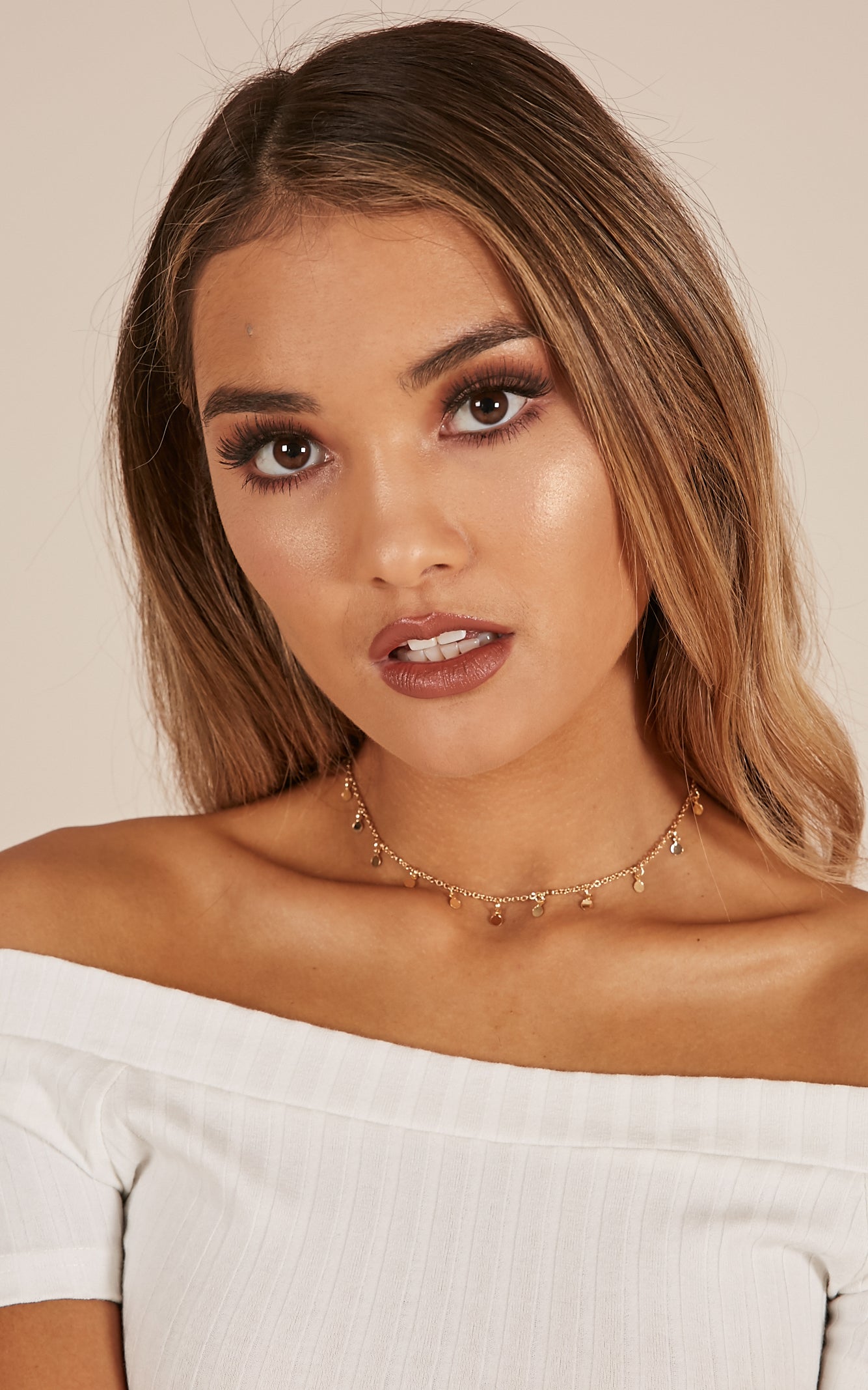 Lights Down Low choker in Gold