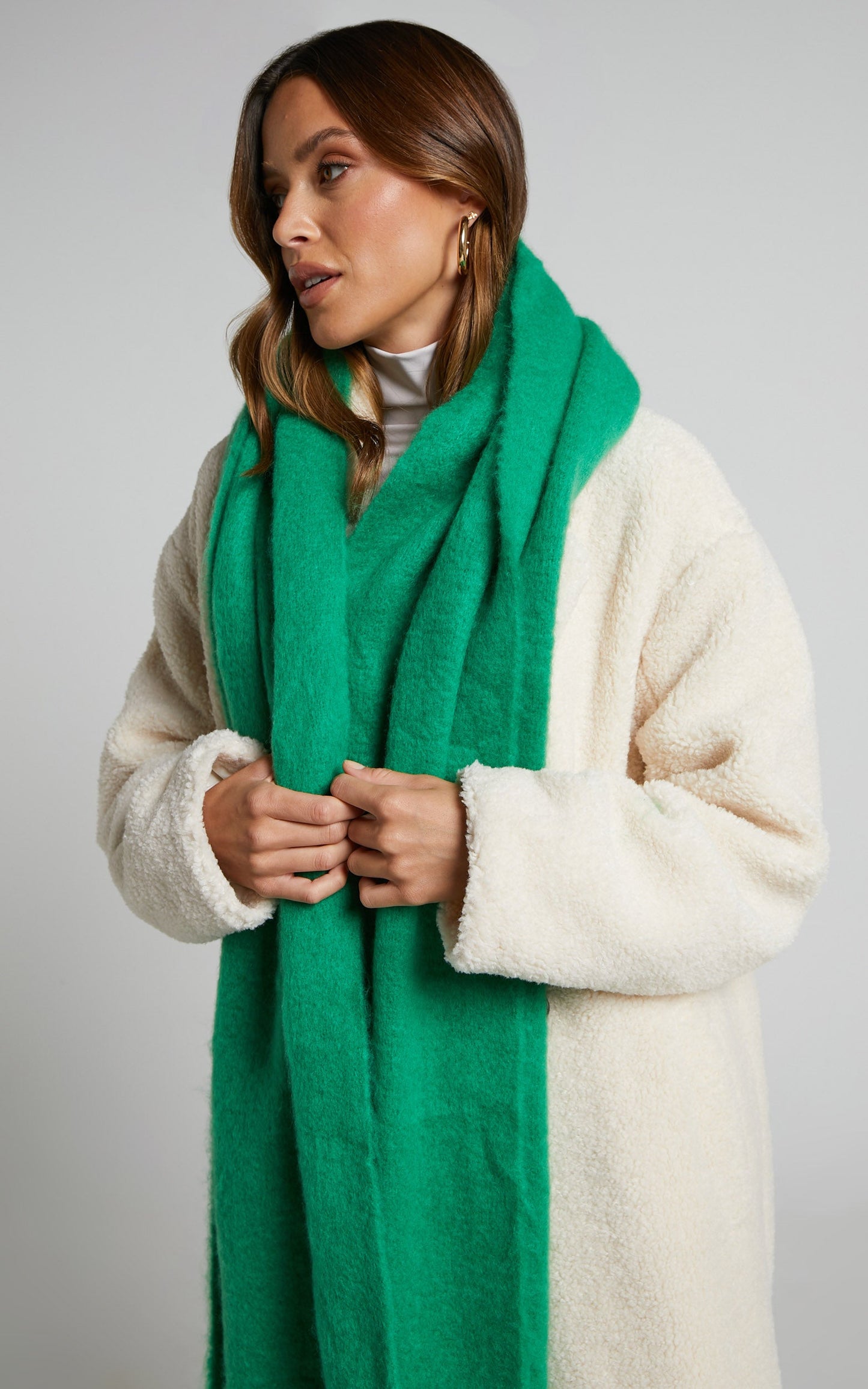 Marlowe Thick Long Tassles Scarf in Green