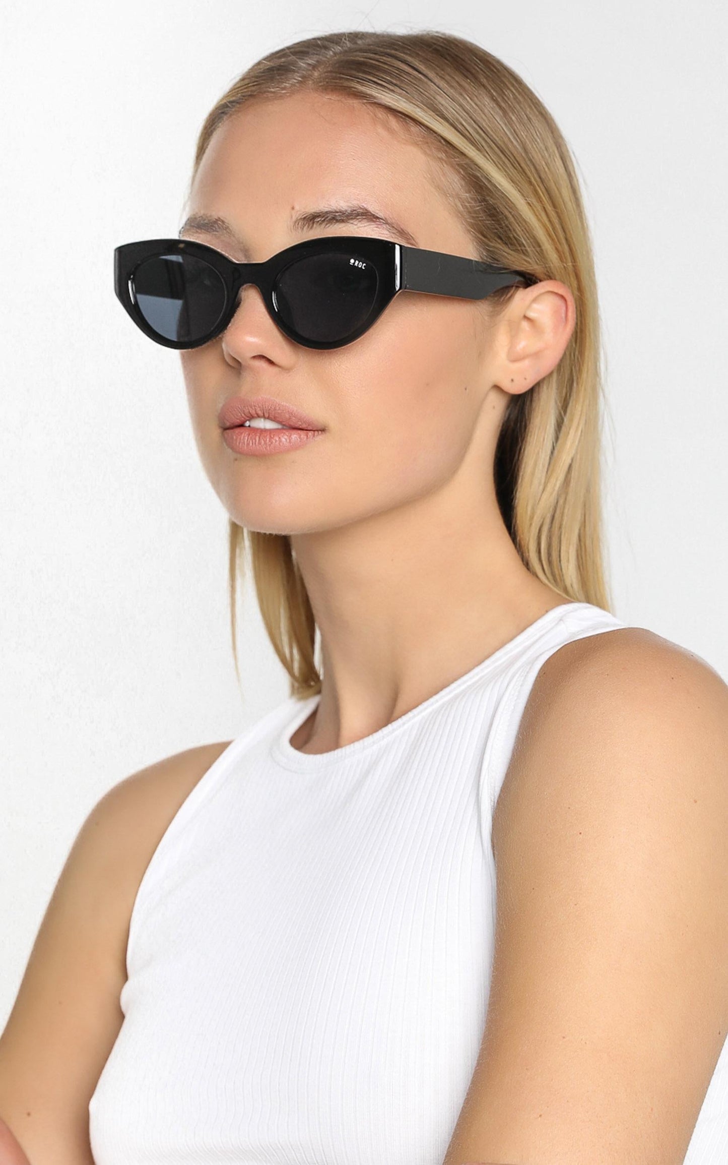 Roc - Hibiscus Sunglasses in Black