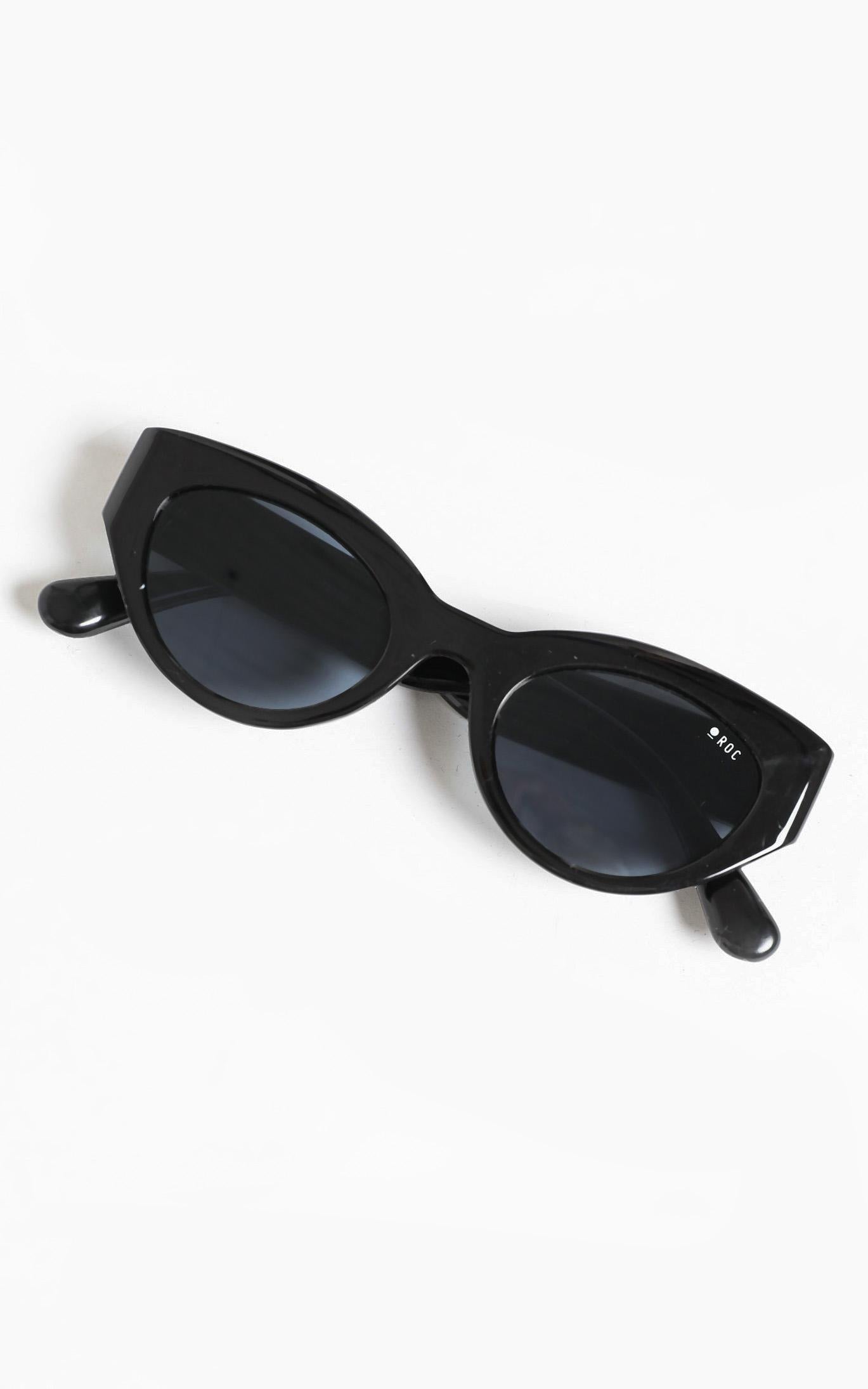 Roc - Hibiscus Sunglasses in Black