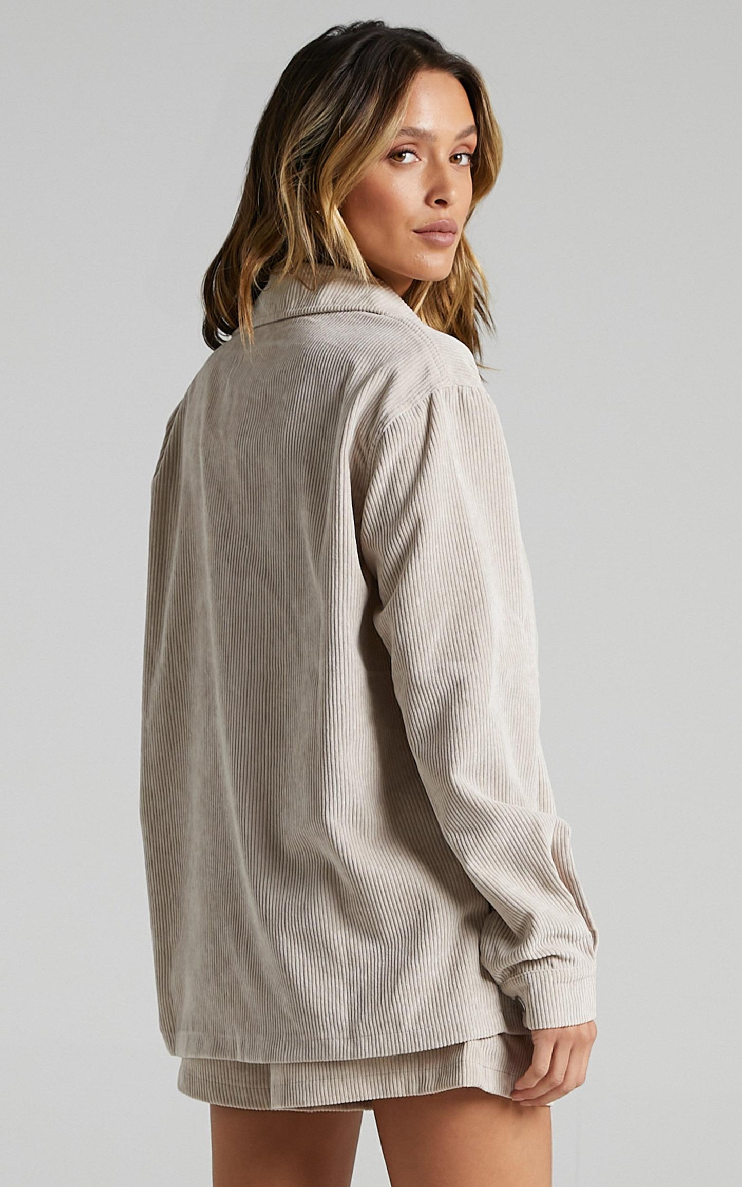 Hillevi Shacket - Corduroy Shacket in Beige