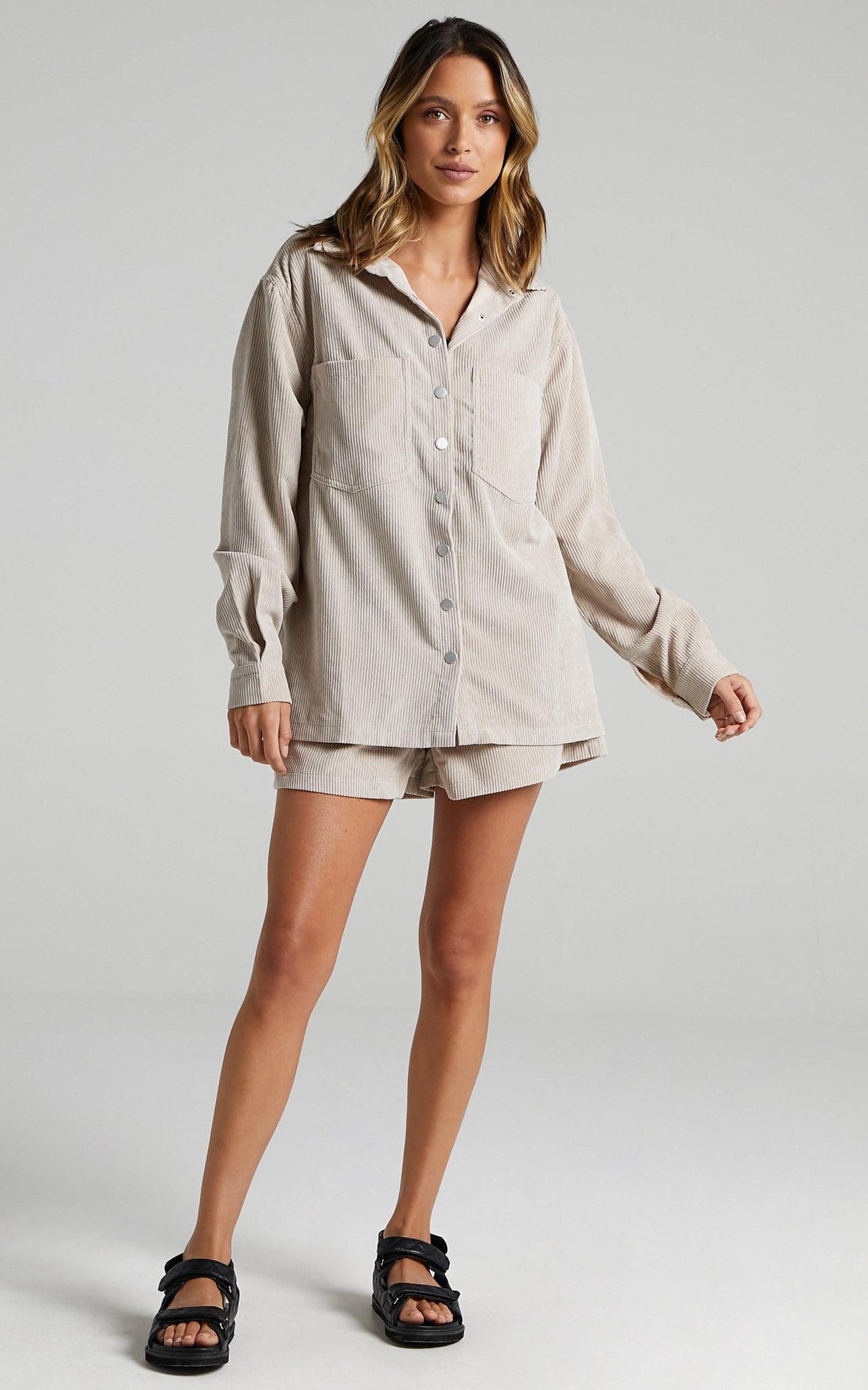 Hillevi Shacket - Corduroy Shacket in Beige