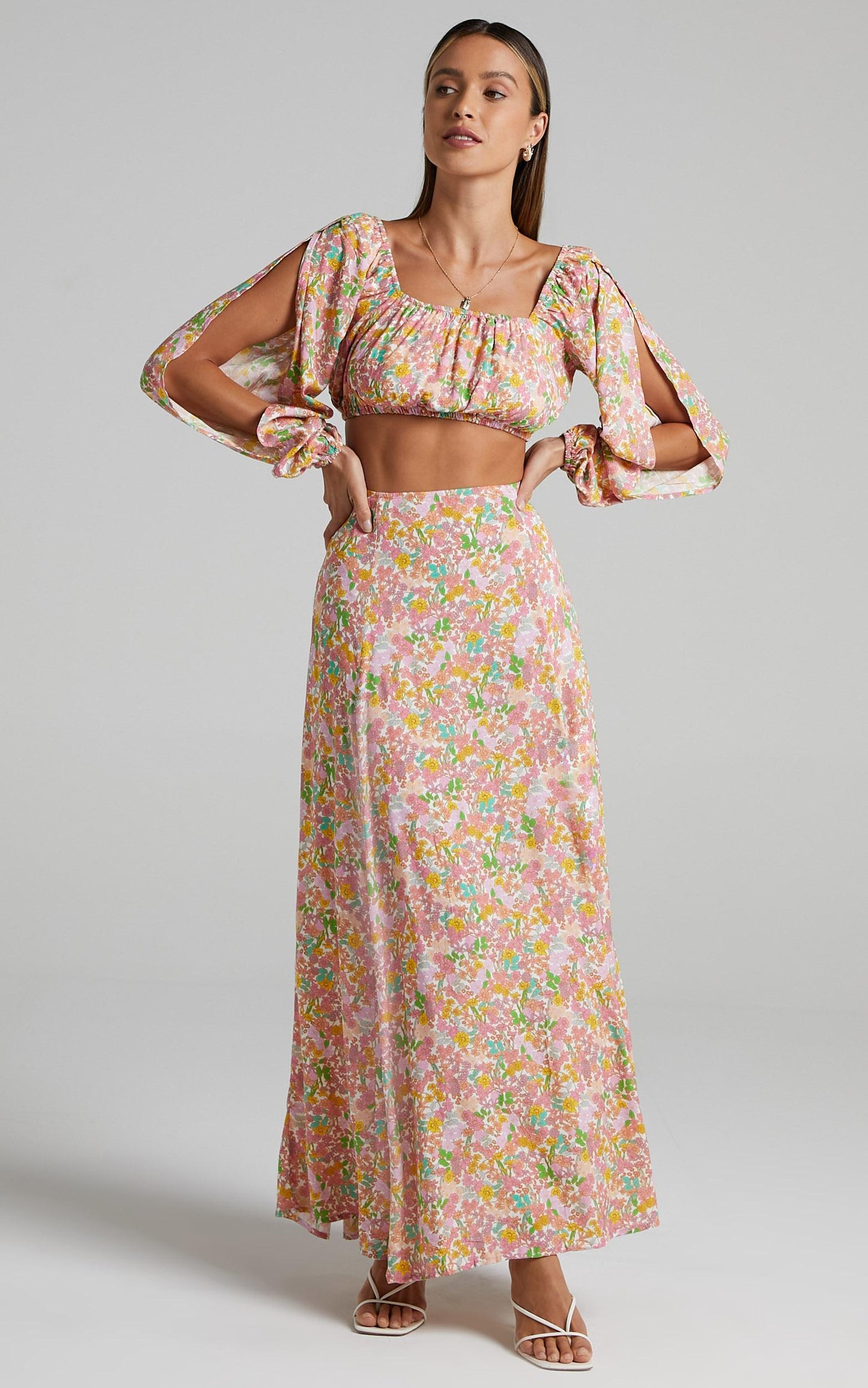 India Two Piece Set in Flower Field